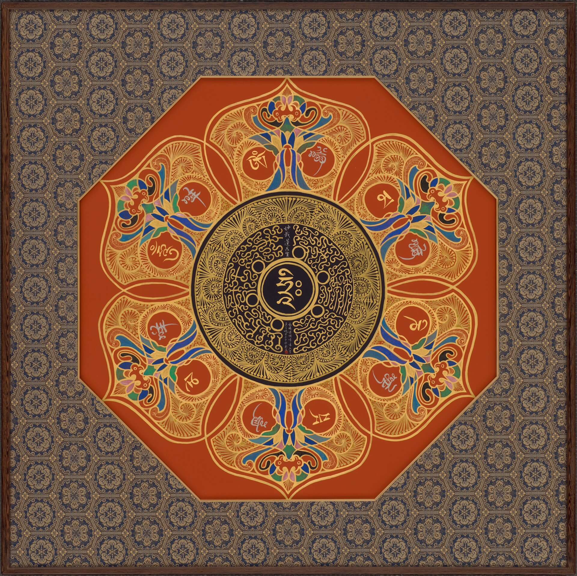 李默父，《六字真言ཨོཾ་མ་ཎི་པདྨེ་ཧཱུྃ》，澄心堂．龍藏、澄心堂．故宮紅、泥金、鉑金、岩彩，70×70cm，2024。（敦煌藝術中心提供）