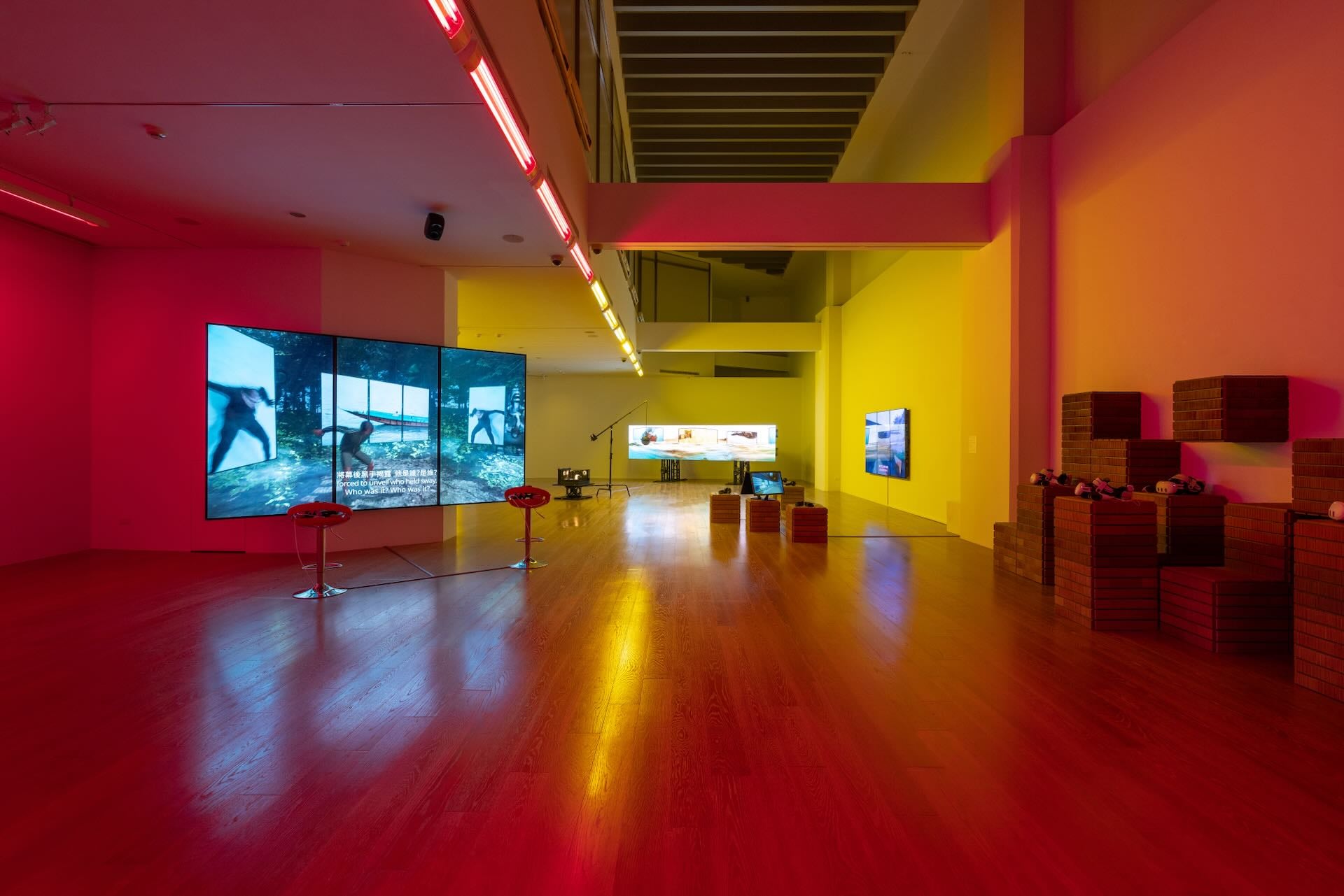 許家維於尊彩藝術中心的全新個展「矽晶小夜曲」展覽現場。尊彩藝術中心提供