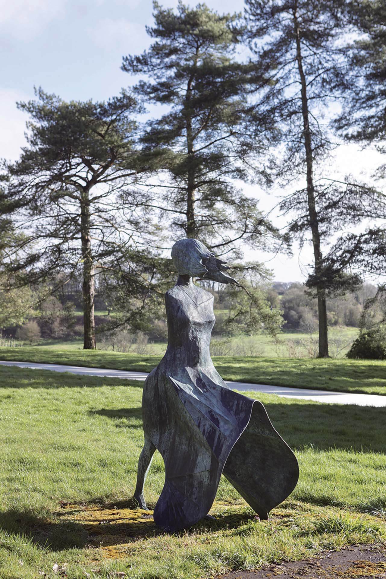 林恩．查德威克，《疾風》，青銅，185×80×125 cm，1984。（藝術家遺產與貝浩登）