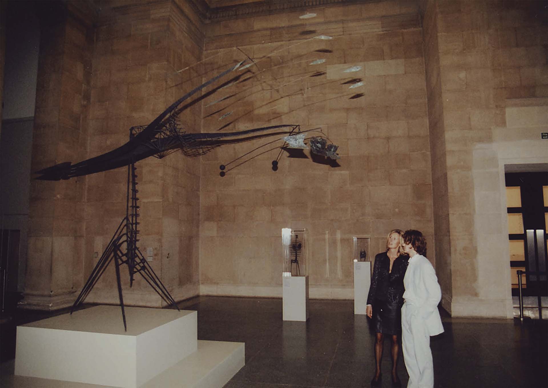林恩．查德威克作品於英國泰特不列顛美術館展覽現場（2003）。（藝術家遺產與貝浩登）