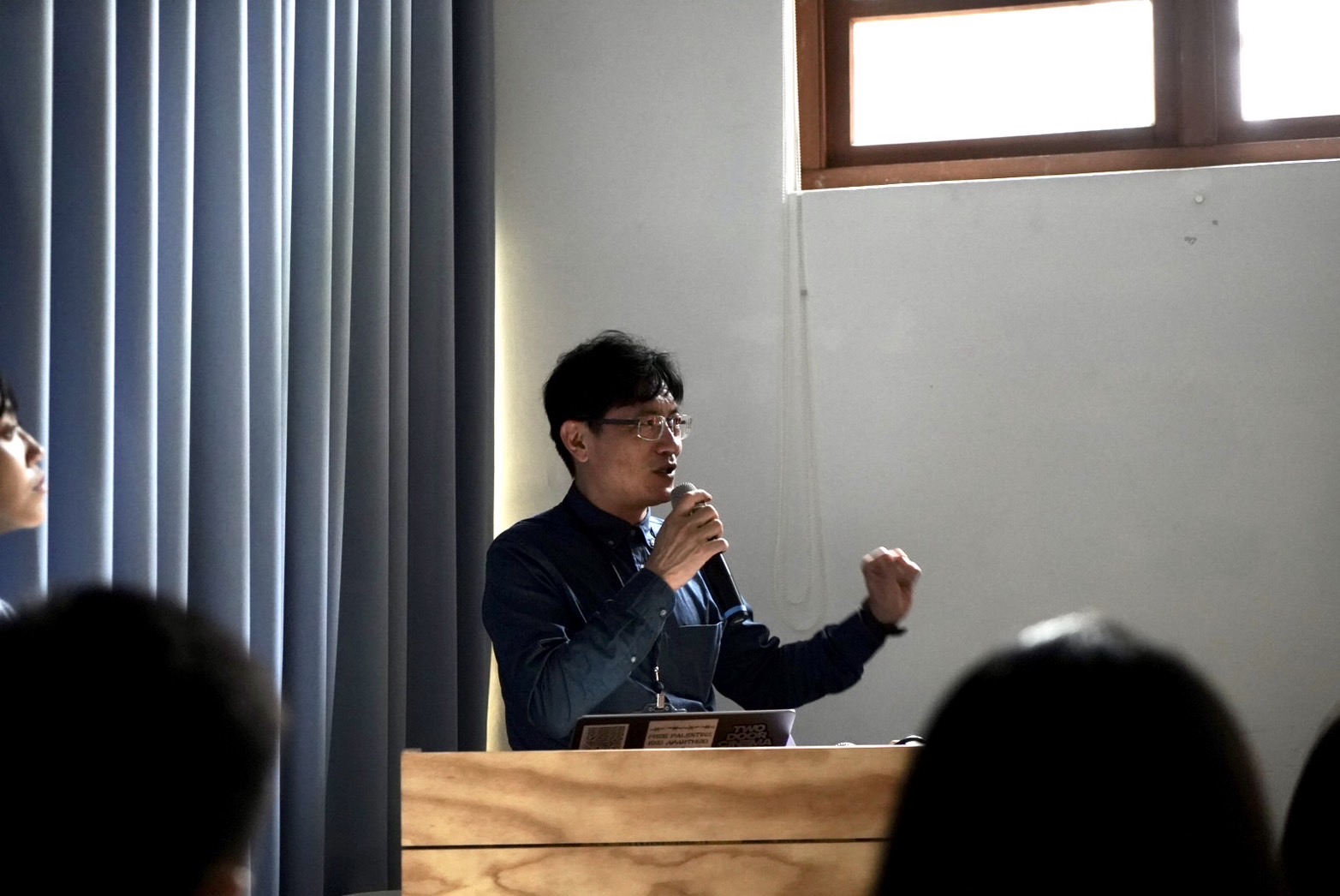 第二屆「聲波薩滿音樂祭」總策劃羅悅全，長期關注台灣地下音樂、實驗音樂與聲響文化等議題，亦是2000年代介紹另類與地下音樂場景的網路部落格「音謀筆記」版主。（攝影／陳晞）