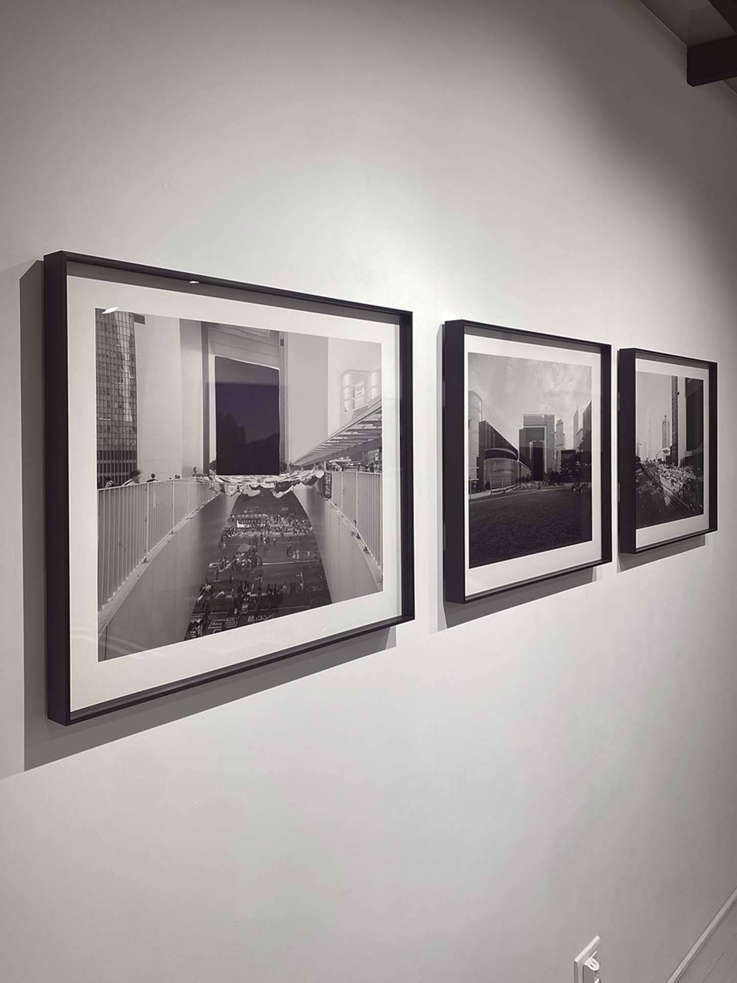 何兆南的「門常開」系列作品於展場展出一景。（陳晞提供）