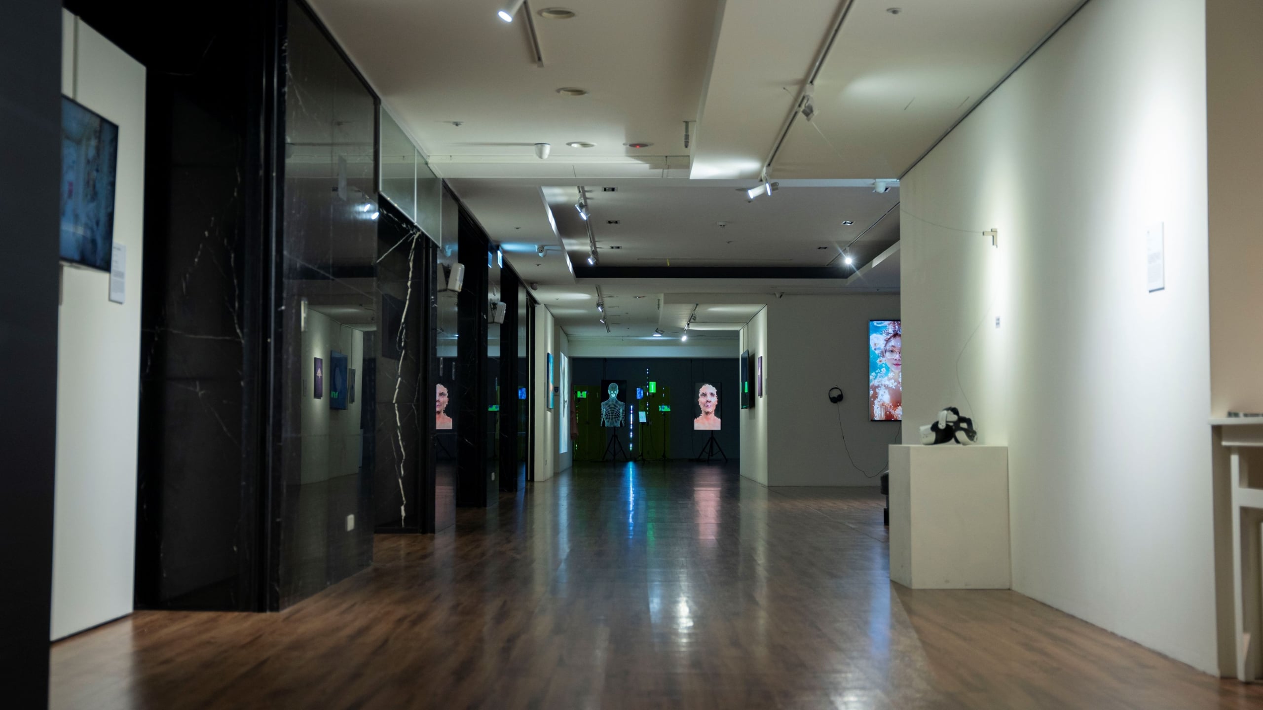 「返照之境–新媒體藝術展」展場一隅。（新板藝廊提供）