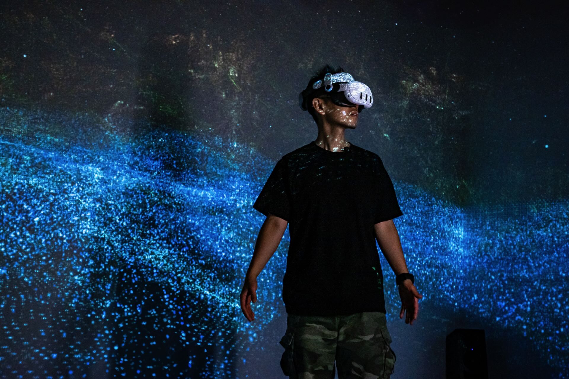 沈浸不只不一定專屬於VR/XR體驗,同時是否能作為一個作品本身的正面評價,亦是有待商榷。圖為XR展覽現場,攝影師/陳瑋晟,高雄電影節提供