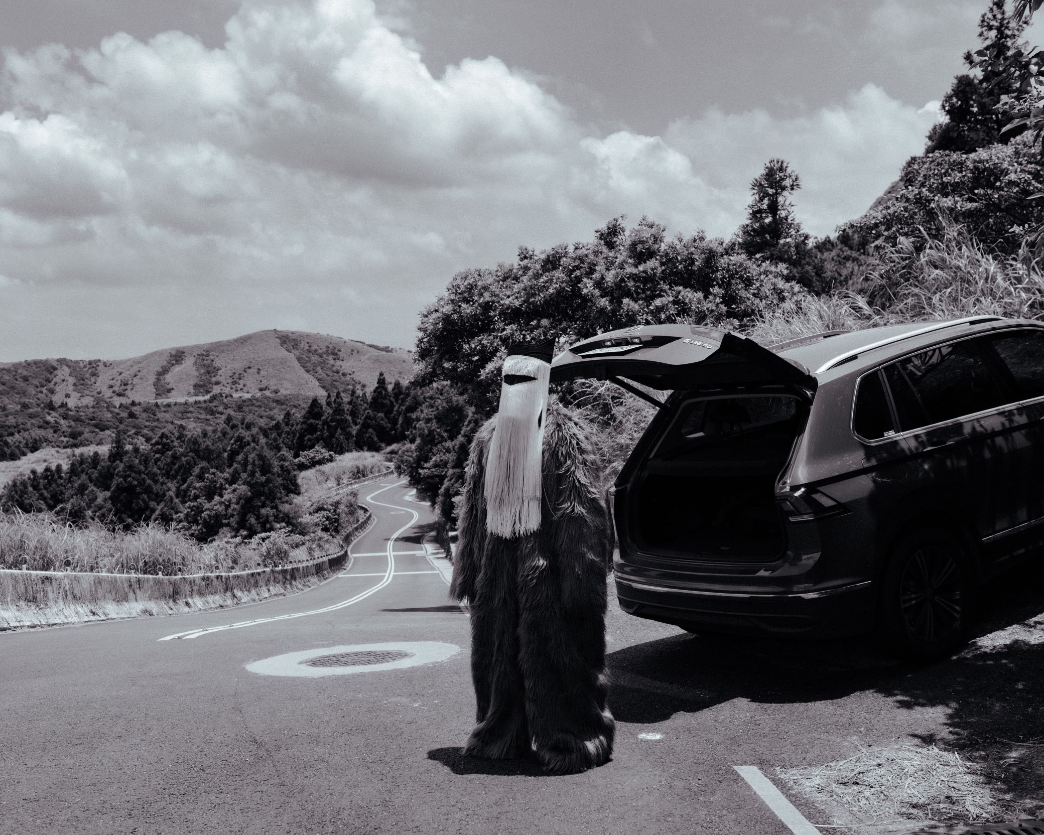 李奧森的《車內河谷》以行為表演，讓觀者親身體驗第七夜中，伴隨未知旅途的不知所措的心情。（圖／山冶計畫、攝影／陳藝堂）