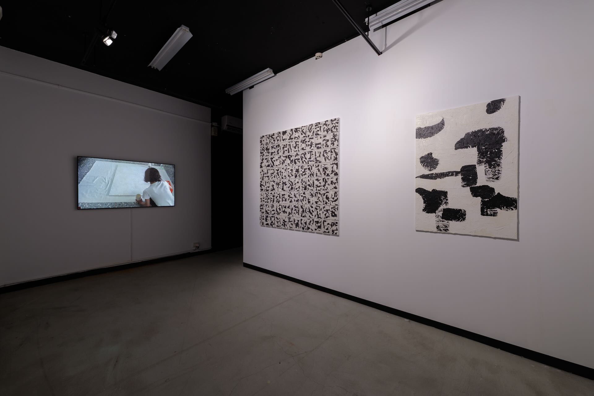 「2024未來媒體藝術節——奇異點」展出現場，圖為陽春麵研究舍 feat. 陳宣伯的作品《Prompt_ Dupe Arts 》。圖／C-LAB提供