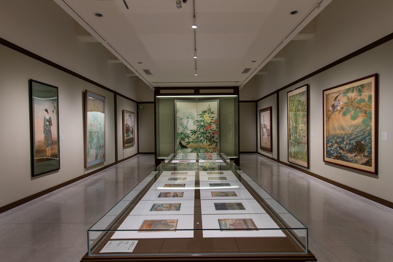 「喧囂的孤獨：臺灣膠彩百年尋道」展場一隅。（臺北市立美術館提供）