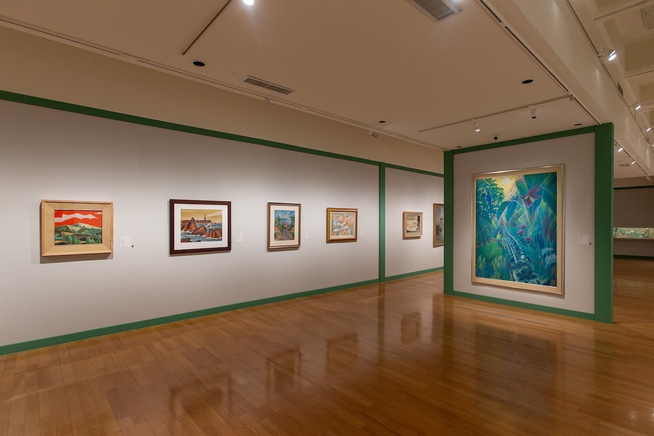 「喧囂的孤獨：臺灣膠彩百年尋道」展場一隅。（臺北市立美術館提供）