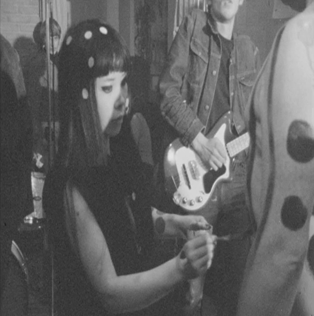 草間彌生「裸身慶典：音樂與愛」乍現行動紀錄，1967，3’31”，錄像，荷蘭聲音與視覺研究所典藏，VPRO電視台授權