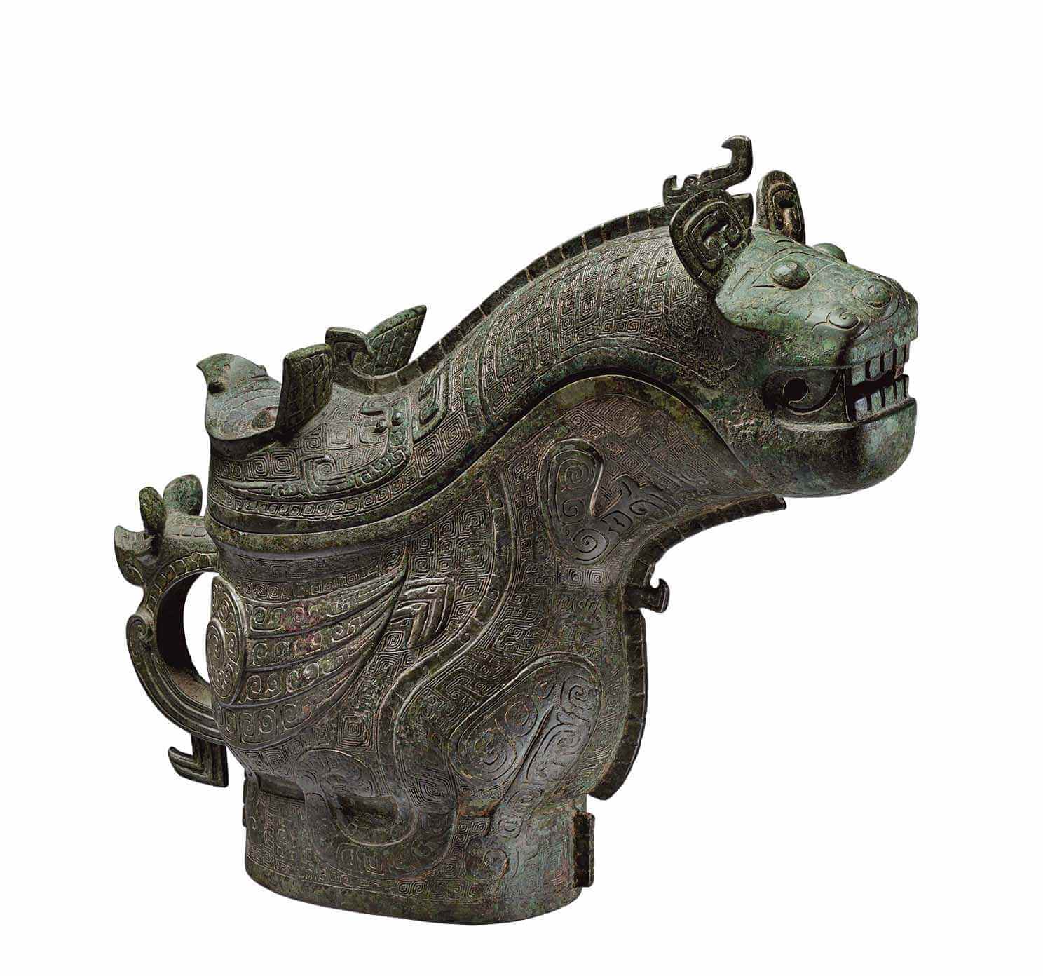 晚商安陽時期LUBOSHEZ舊藏〈青銅虎鳥獸紋觥〉，長29.8公分，2021年佳士得紐約，估價400萬至600萬美元，成交價860萬4000美元。