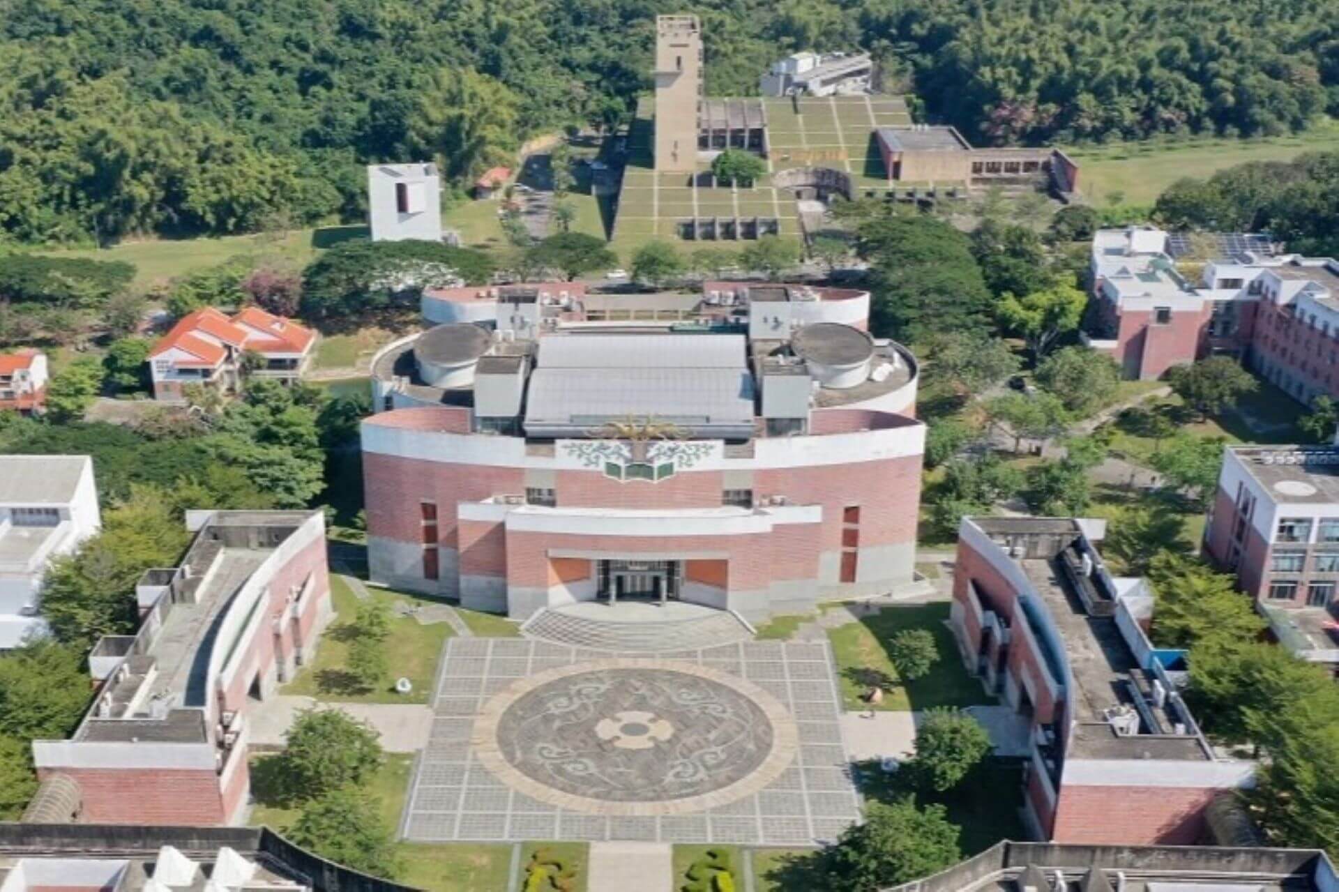 國立臺南藝術大學建築群空照圖。（©國立臺南藝術大學）