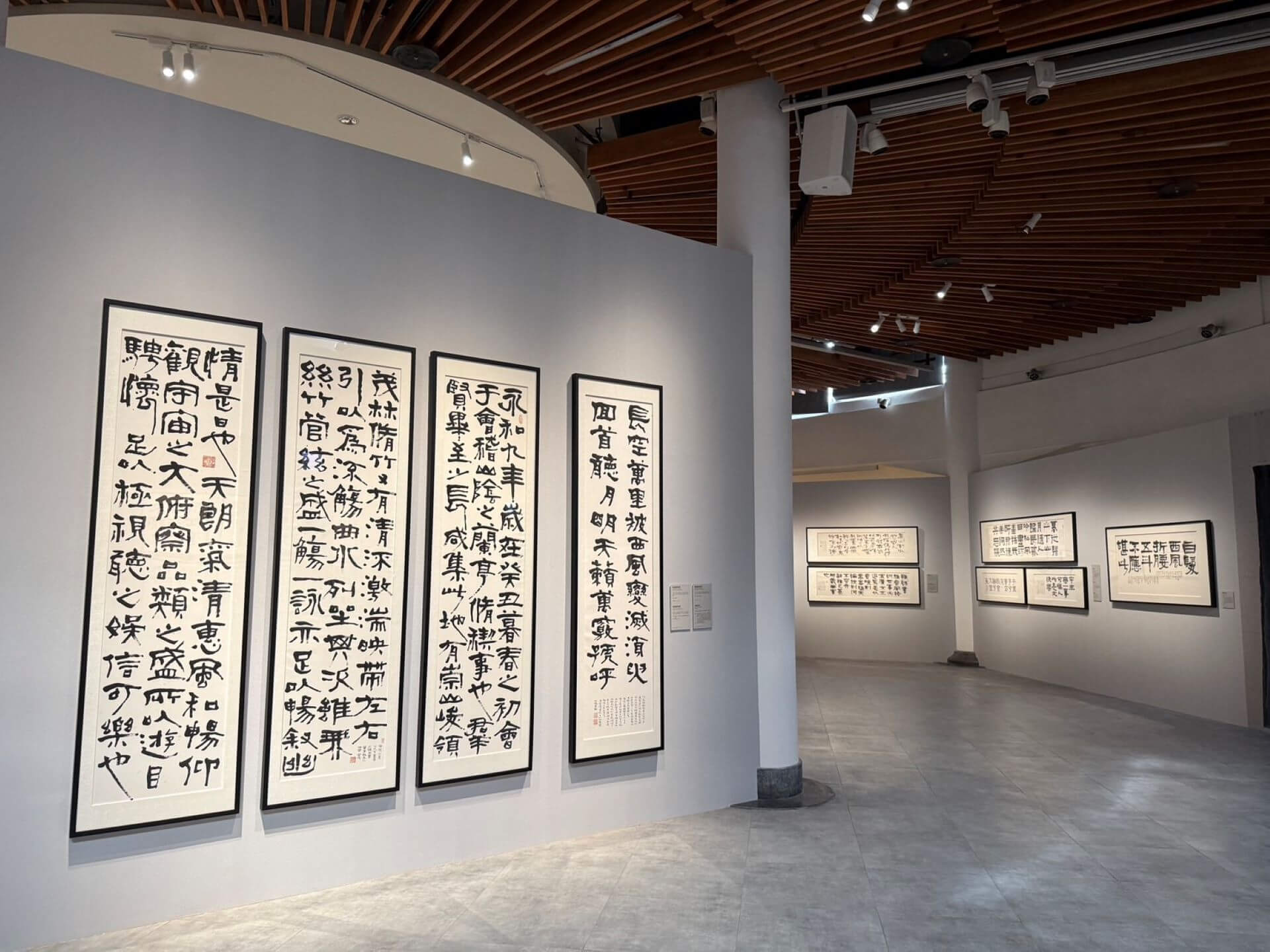 史博館「書藝人間—漢寶德書寫之美」特展，呈現漢寶德創作的完整面貌，引領國人認識漢寶德的書法藝術。（攝影／朱佑霖）
