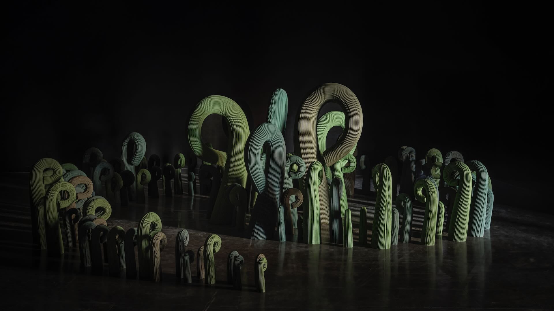 Akac的創作主要以藤編為主，在作品《The Path of the Ferns 蕨之心》也延續藤的使用，並結合近期正在發展的蕨類系列作品。對他來說，蕨類身上乘載著超越文明的大地能量。山冶計畫提供