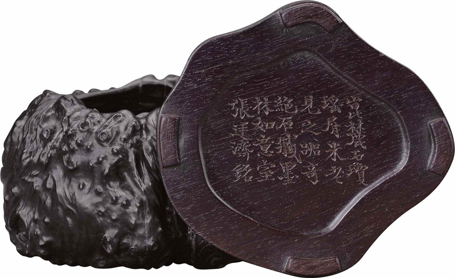 清《張廷濟銘李嘉福藏靈璧石刻水盂》，高9公分，寬5.3公分，長7.5公分。