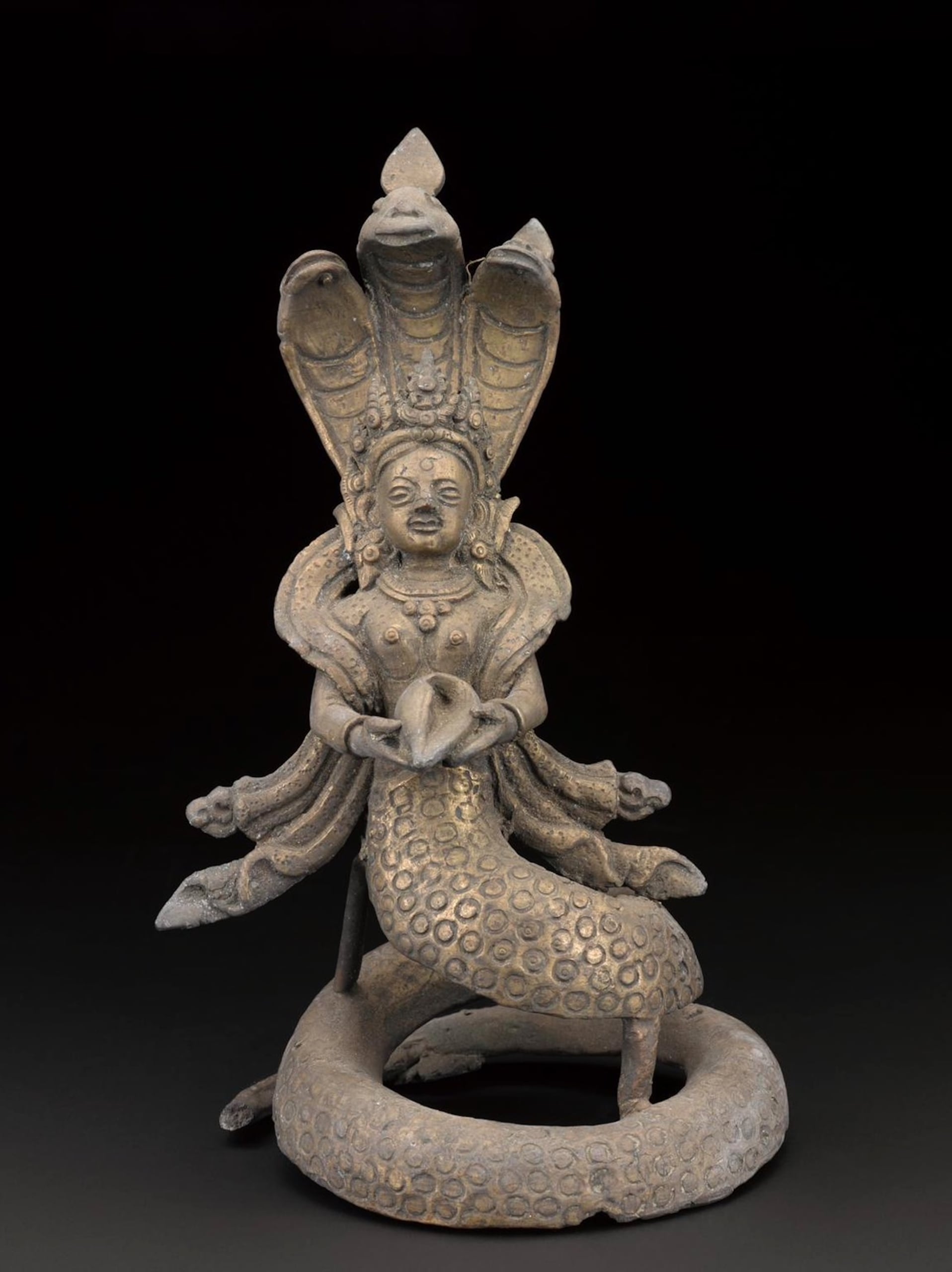 《納吉尼銅像（水之精靈）》，尼泊爾，1801-1900 年，倫敦衛爾康博物館藏。（© The Board of Trustees of the Science Museum）