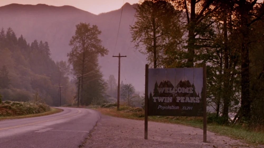 位於華盛頓州的雙峰鎮（Twin Peaks）為編劇馬克．弗羅斯特與大衛．林奇所虛構的小鎮。圖／網路資料