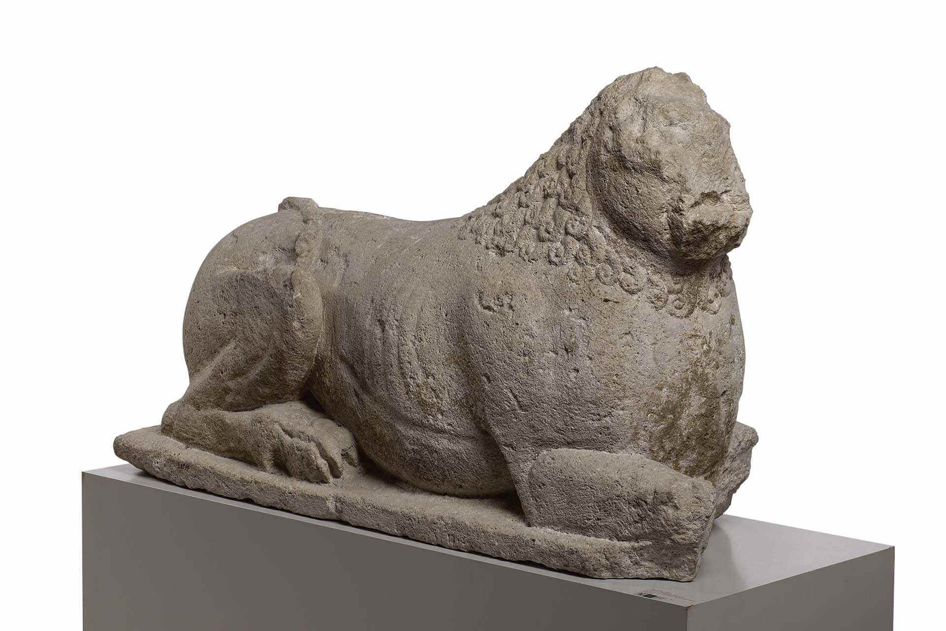 圖11 734至744年〈獅子石像〉，約旦穆夏塔宮殿發現，柏林國立博物館伊斯蘭藝術博物館藏。攝影／Johannes Kramer。©Museum für Islamische Kunst-Staatliche Museen zu Berli…