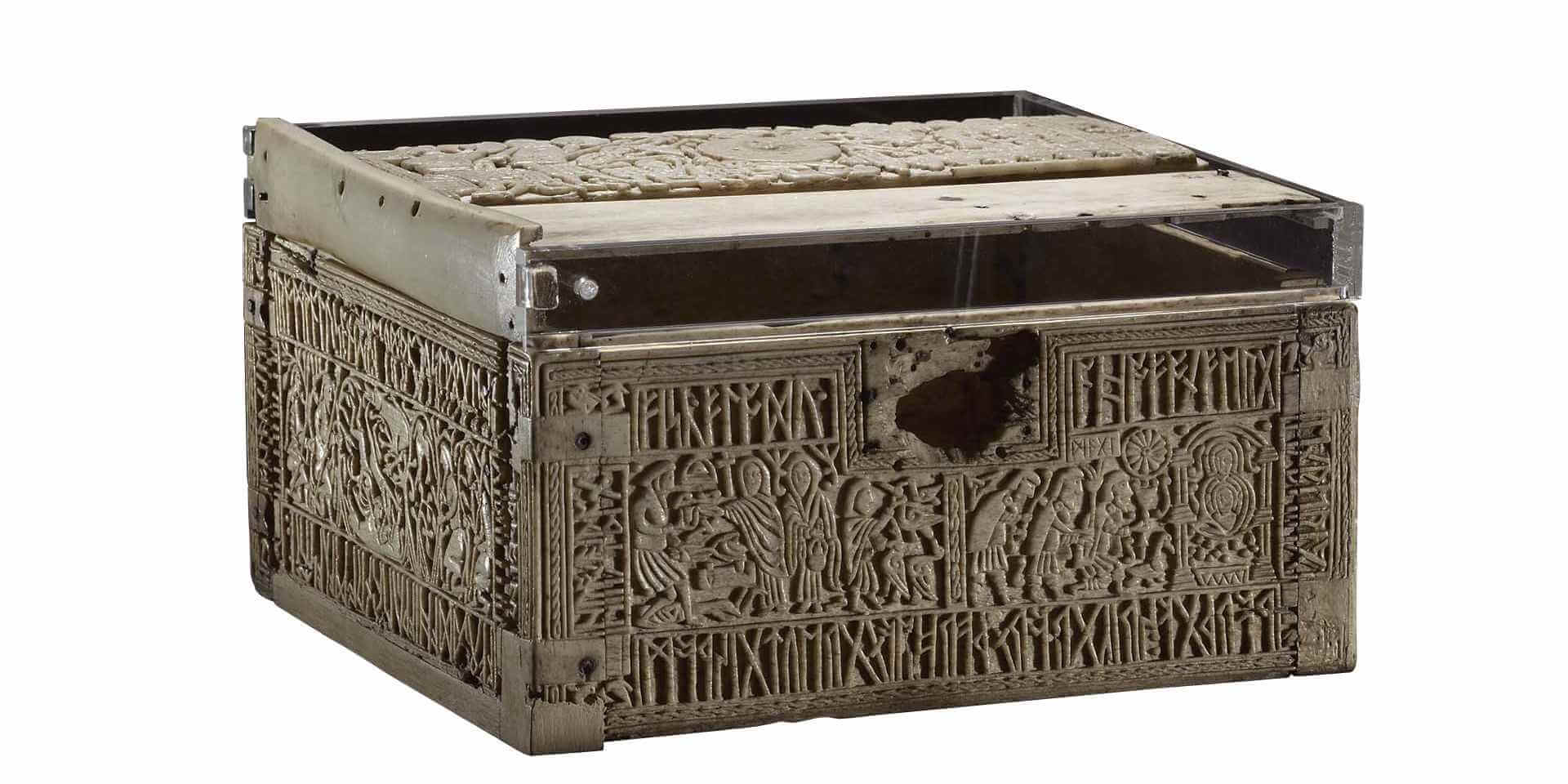 圖18 約700年〈鯨魚骨匣〉（The Franks Casket），可能製作於英國北部，法國歐宗鎮發現，大英博物館藏。©Trustees of the British Museum