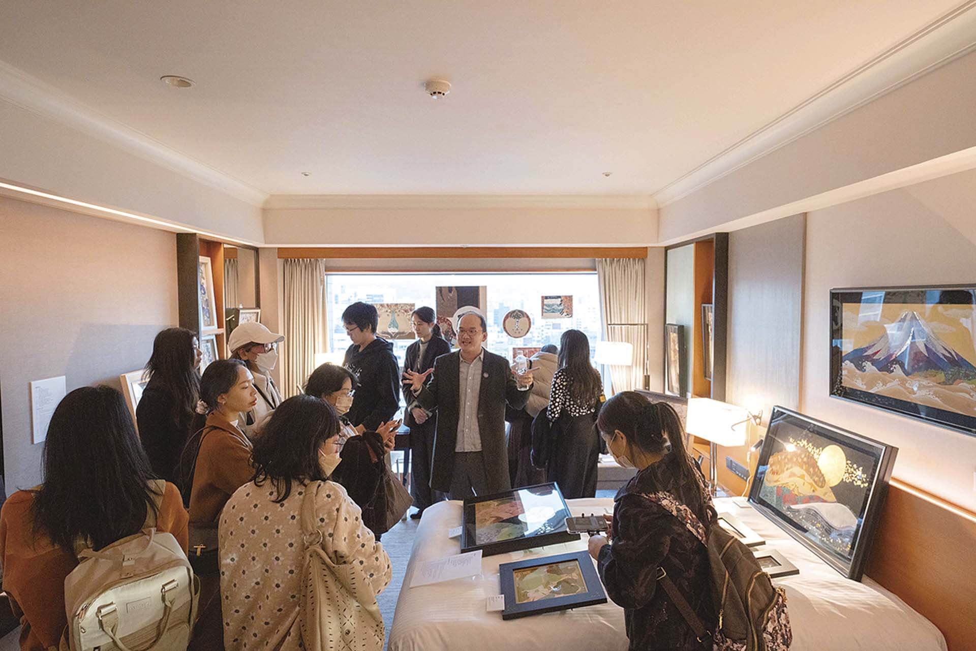 「ONE ART Taipei 2025藝術台北」吸引大量觀展人潮。(ONE ART Taipei藝術台北提供)