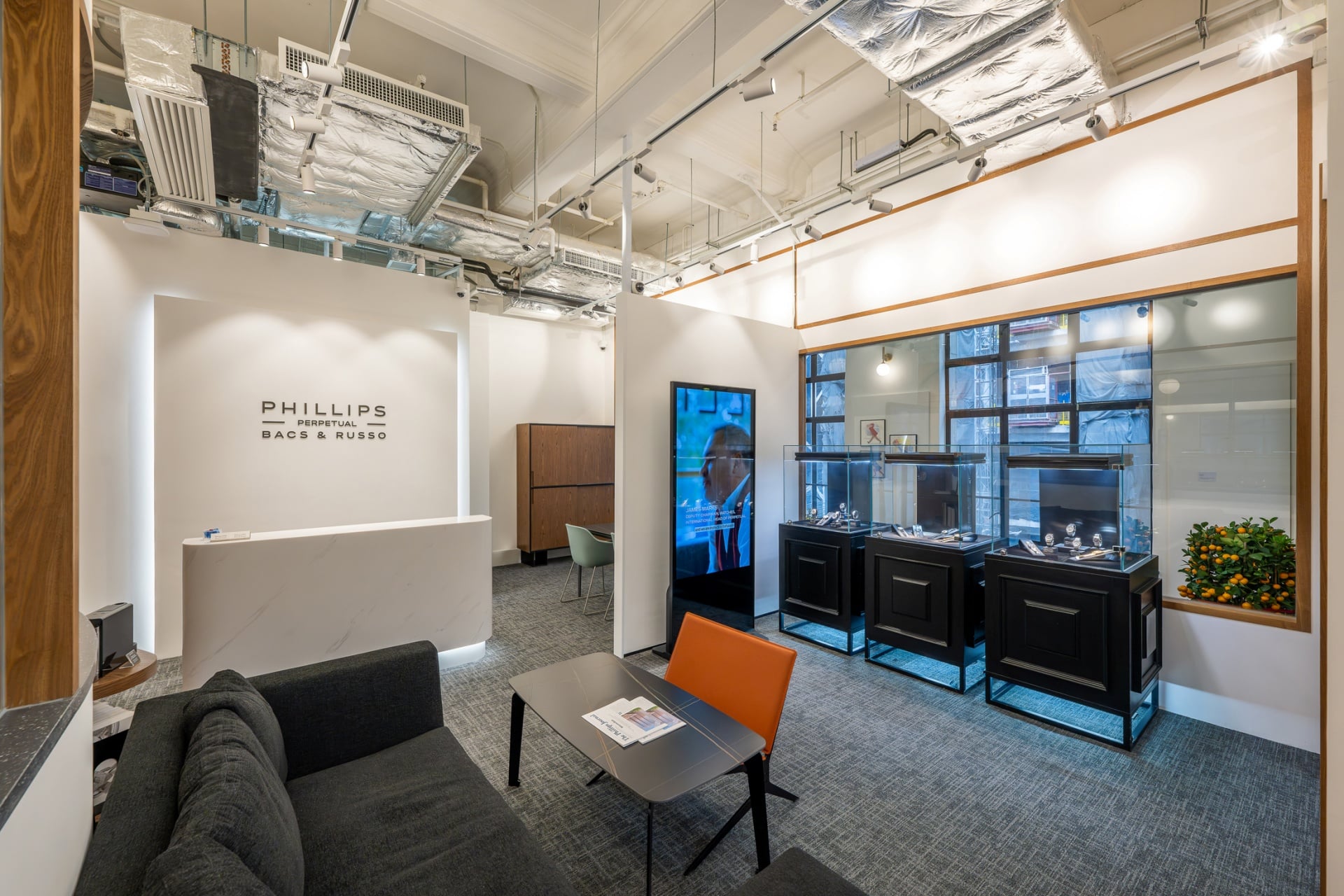 富藝斯於香港畢打行開設Phillips Perpetual，提供精品腕錶的零售服務。（富藝斯提供）
