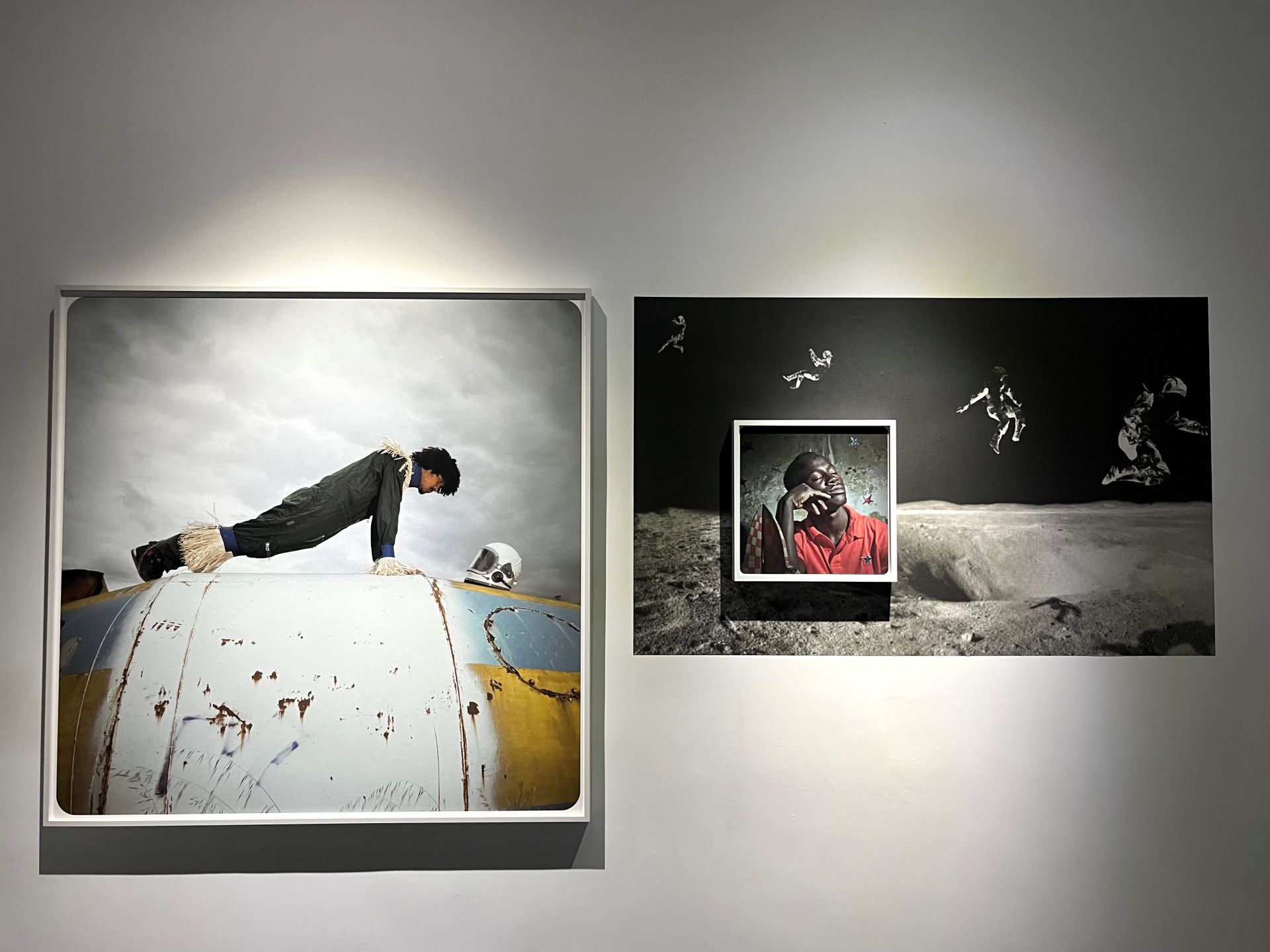 「非洲航天員」系列於「地核、地殼與月球」展場一隅。（攝影／章郡榕）