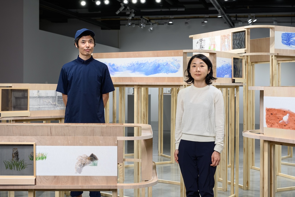 日本雙人團隊「couch」獲本屆「優選獎」，圖為藝術家宮崎大樹(左)、淺尾怜子(右)。攝影／ANPIS FOTO王世邦，圖片提供／桃園市立美術館。