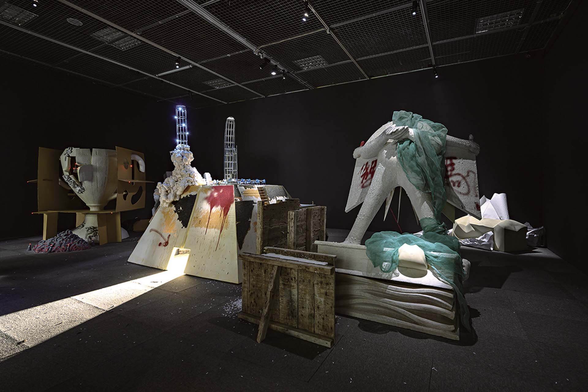 倪祥的作品《停工》於台北當代藝術館展覽「關係人」展出一景。（攝影／ANPIS FOTO 王世邦，台北當代藝術館提供）