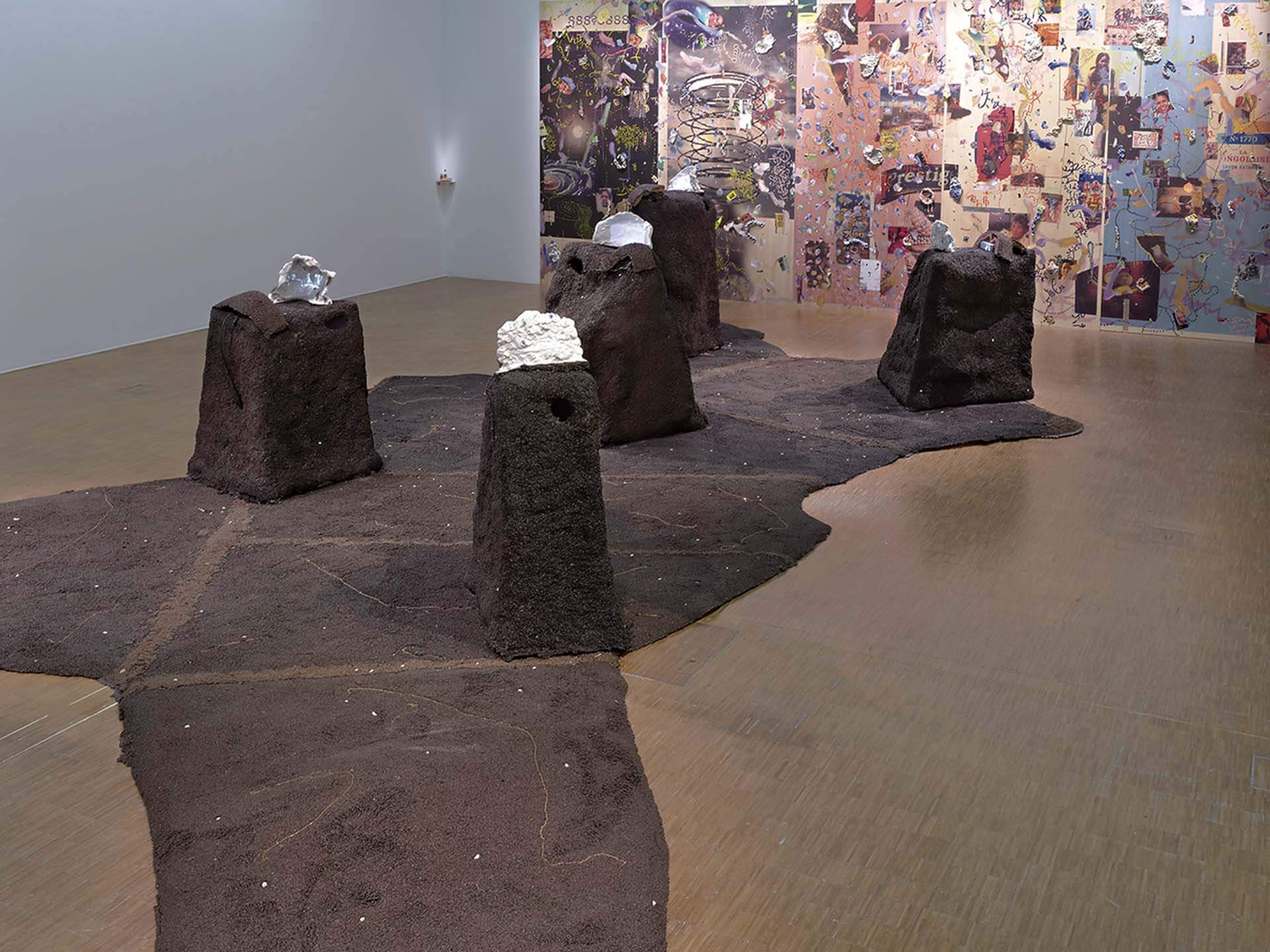 蓋勒．喬伊斯內「愛的神殿」展場一隅。（攝影／Bertrand Prévost，© Centre Pompidou）