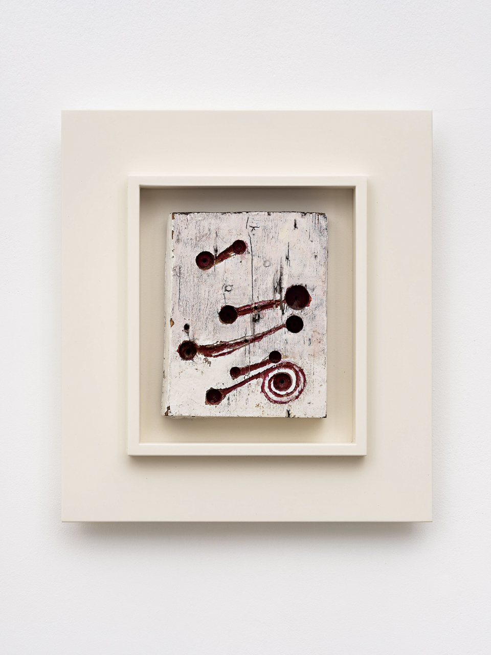 路易絲．布爾喬亞，《無題》，琺瑯、水粉、鑽孔木雕，18.7×14.6×2.9cm，1986。（攝影／Damian Griffiths、 ©伊斯頓基金會／紐約ARS VAGA）