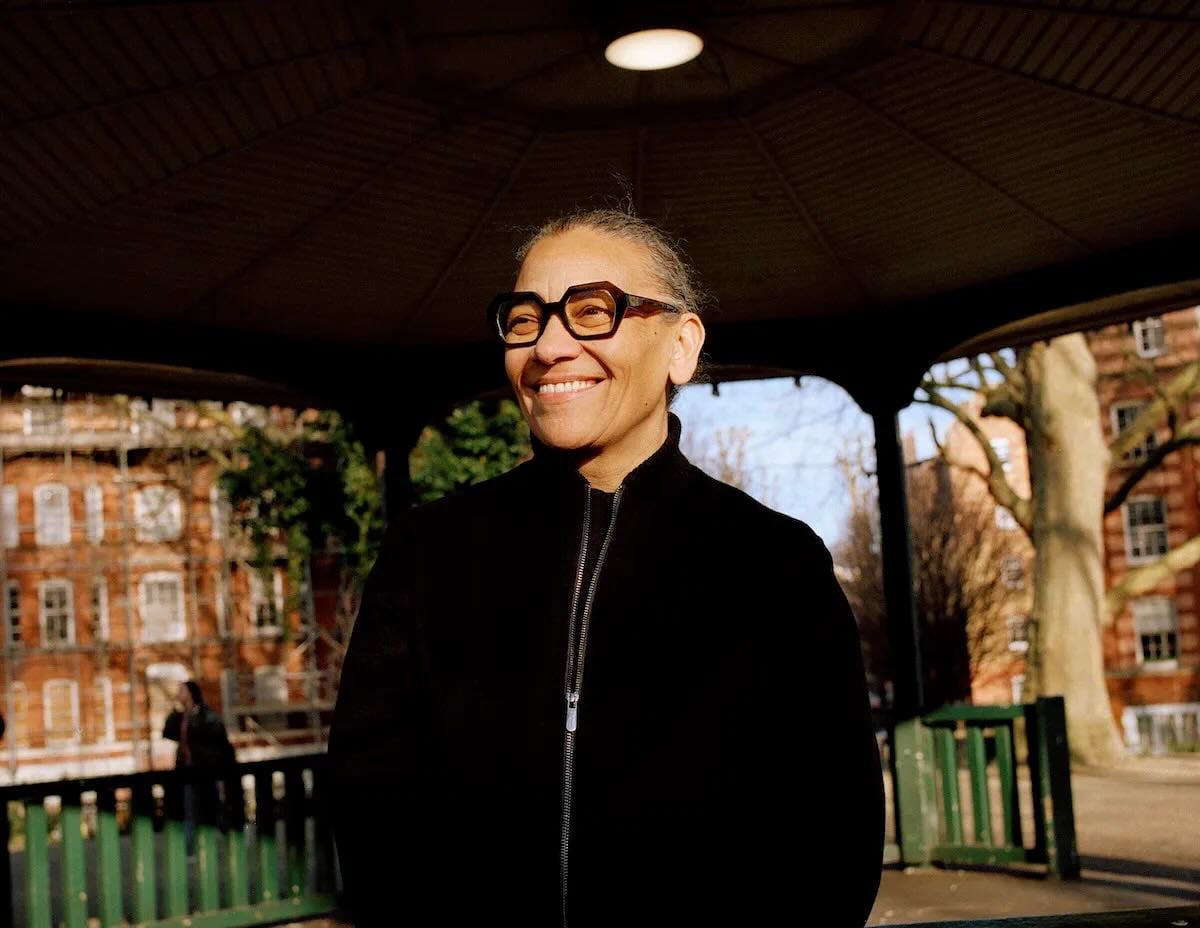 盧貝娜.希米德(Lubaina Himid)將代表英國參加2026年威尼斯雙年展。攝影/Adama Jalloh