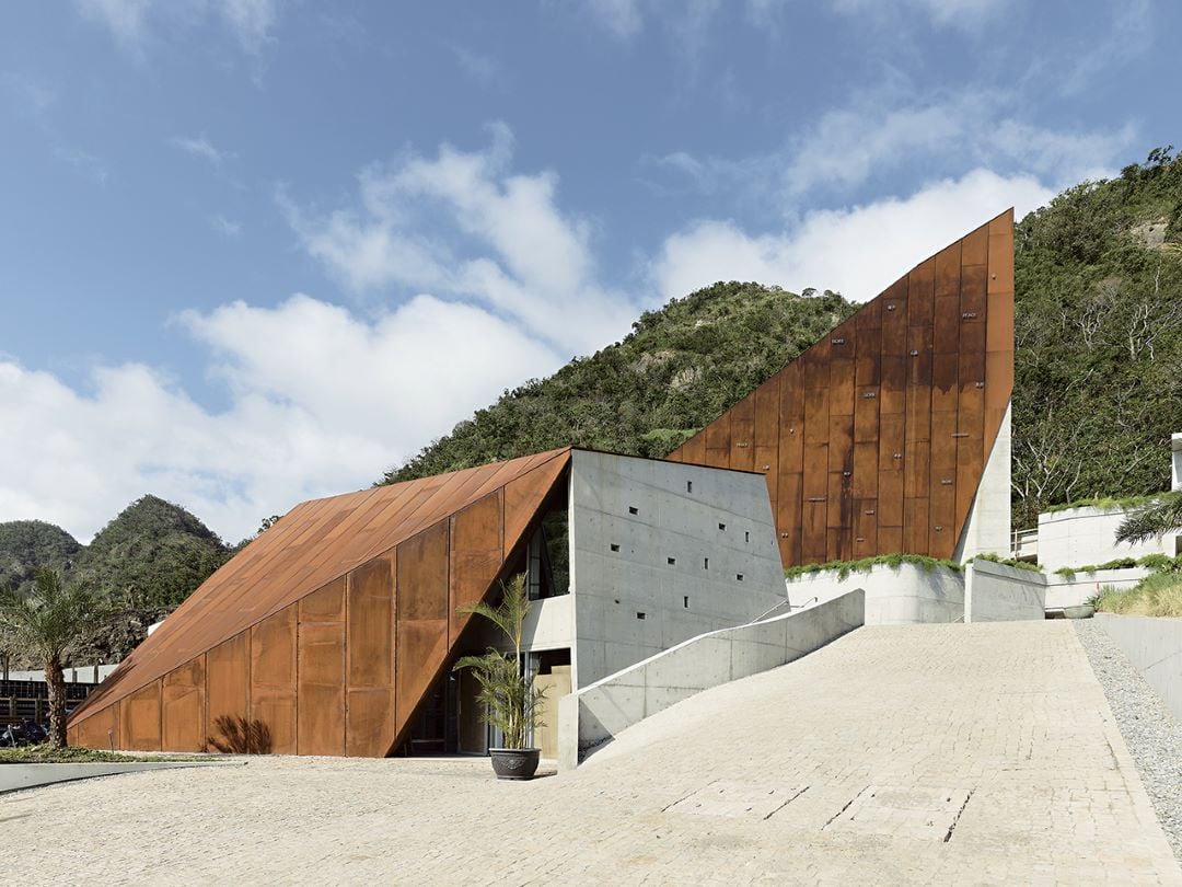恭源接待中心與第三展覽廳（承翰館）一景。（江賢二藝術文化基金會提供）
