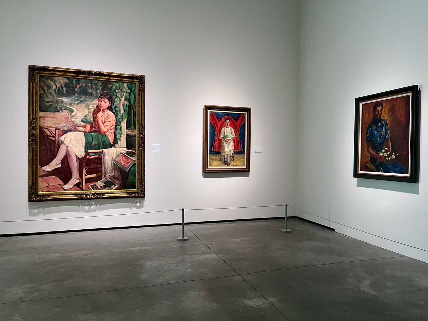 「身體意象／時代記憶」展出李梅樹《小憩之女》（1935）、陳植棋《夫人像》（1927）等，顯現身體隨著時代轉移，展現不同的審美與符號意義。攝影／陳思宇