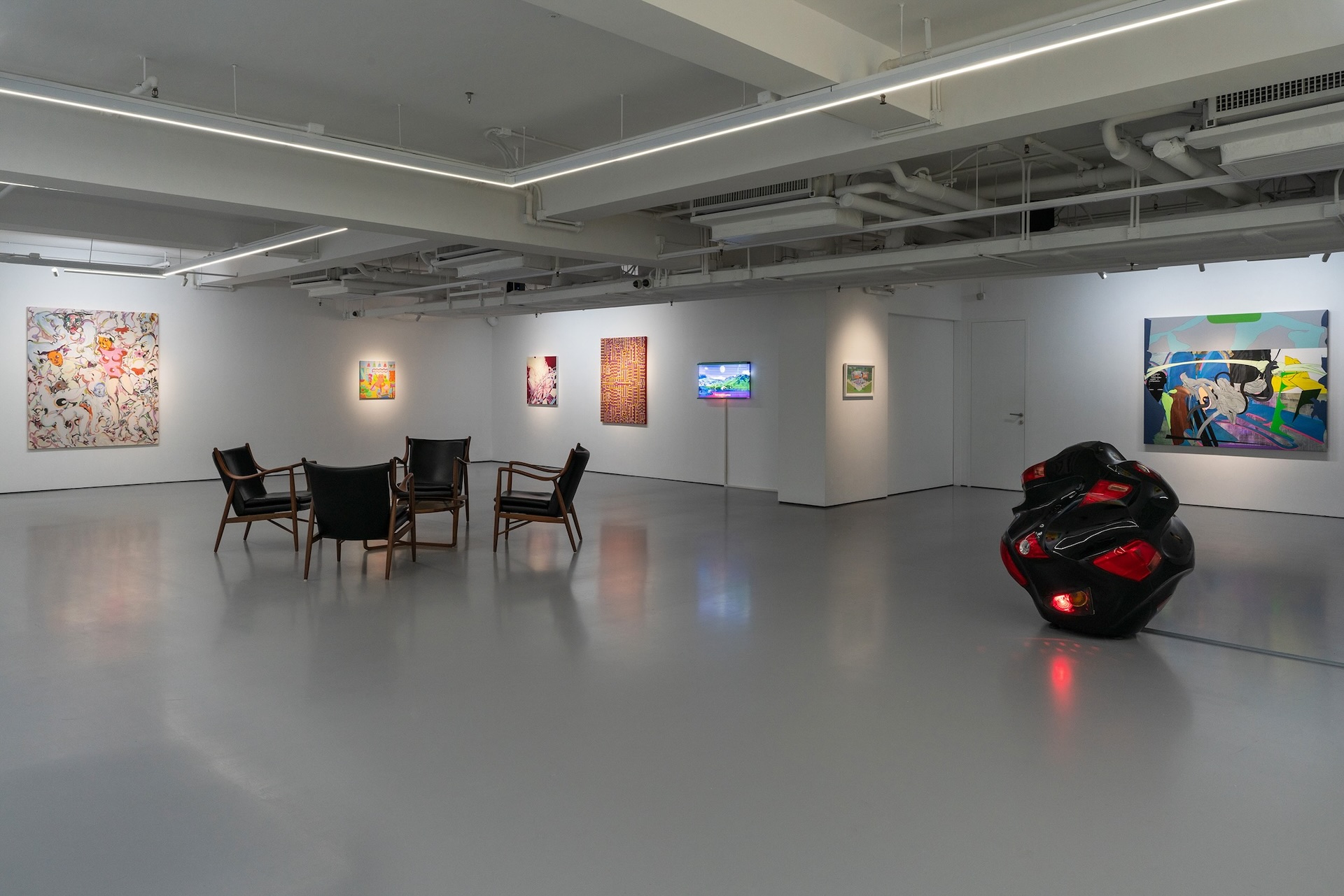 香港德薩畫廊展覽「未售出≠無價值，視角轉換」探討藝術市場與作品內在價值的關係，挑戰短線投機風氣。圖為展覽「未售出≠無價值，視角轉換」於香港德薩畫廊展出一景。（香港德薩畫廊提供）