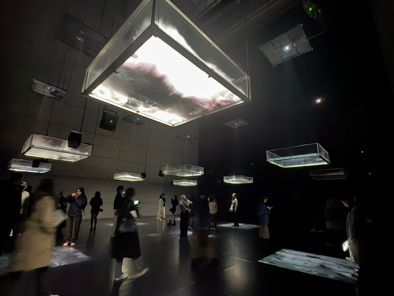 坂本龍一、高谷史郎，《LIFE–fluid, invisible, inaudible…》，2007。（攝影／鄭禹彤）