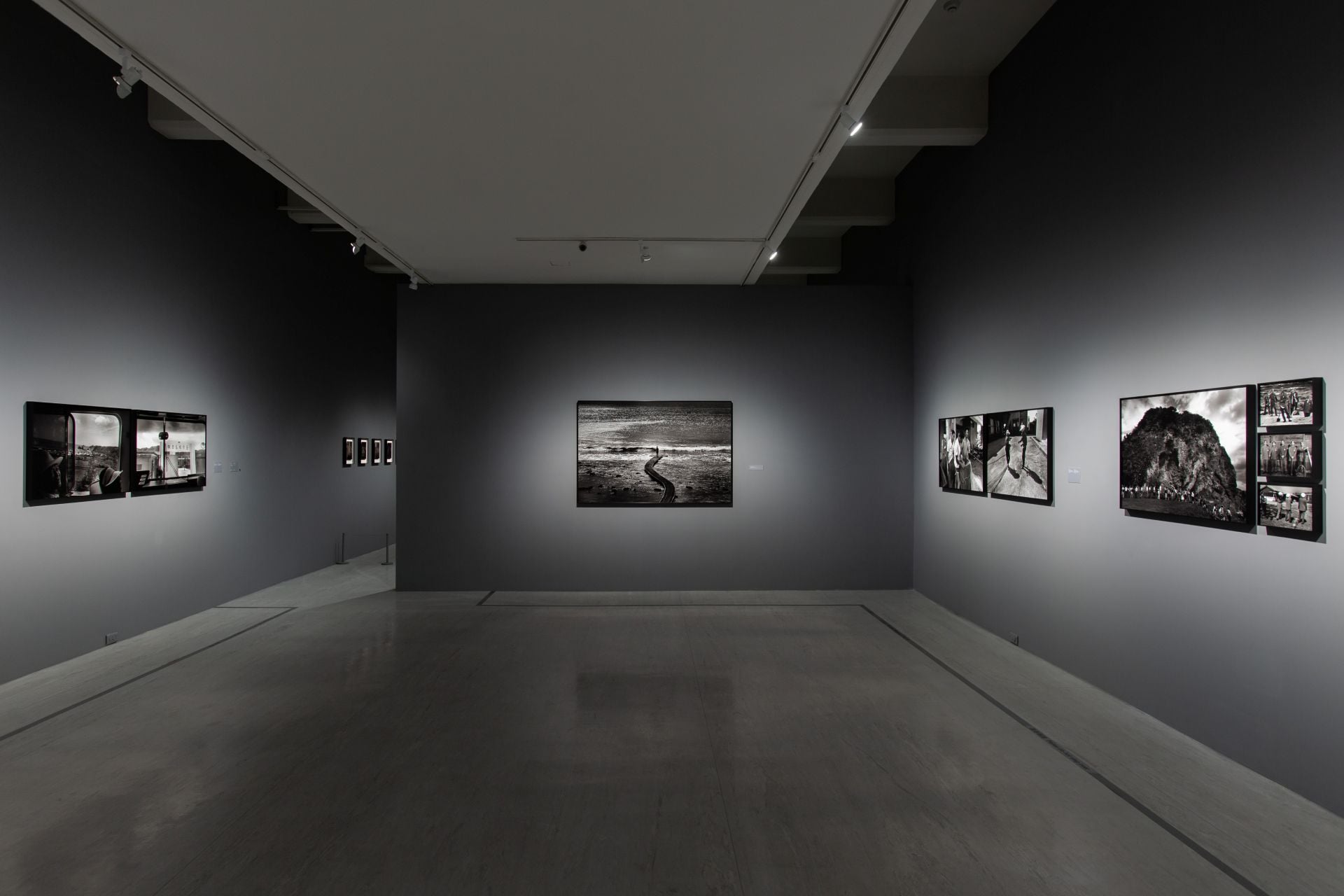 謝三泰「火燒島：流麻溝十五號」系列展場照。（臺北市立美術館提供）