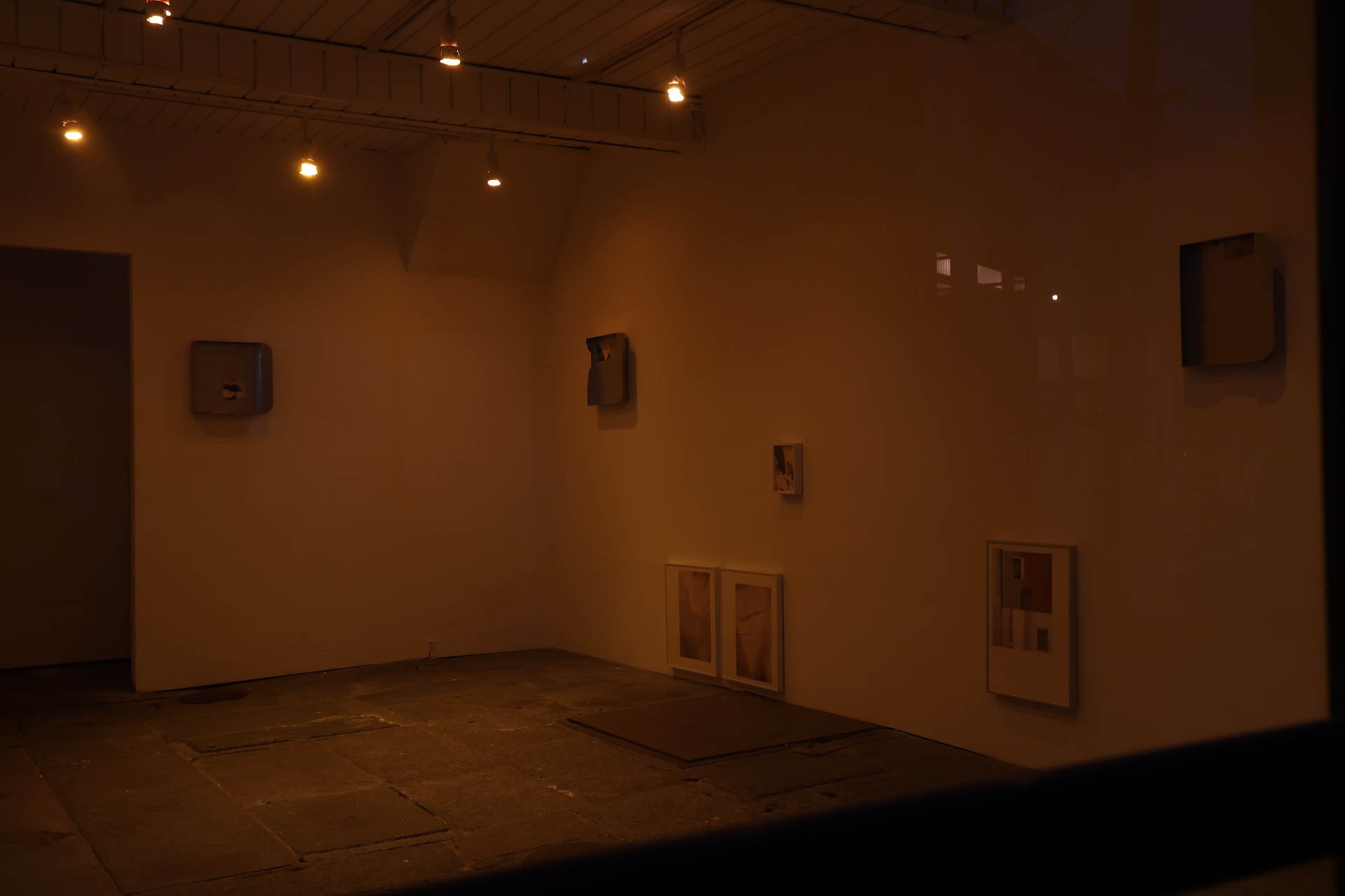 曾彥翔與吳依宣，《Un-Flattened Photography》，展出於 gallery Unfold，2025年。（© 曾彥翔）