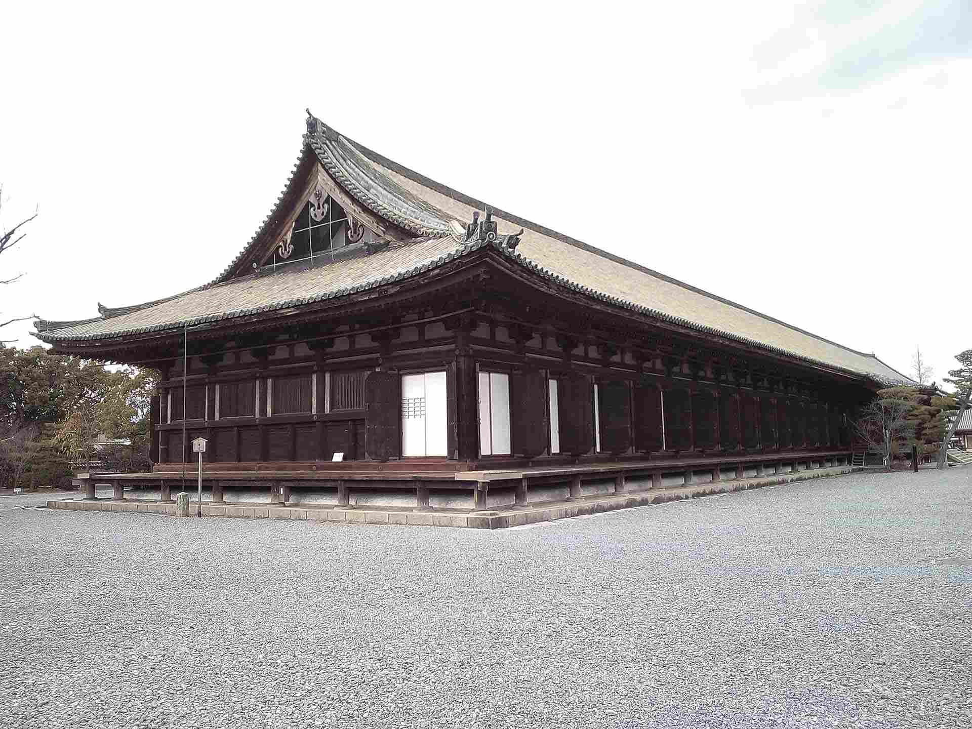 三十三間堂外觀。圖取自Wikimedia Commons。©MomoyamaResearch
