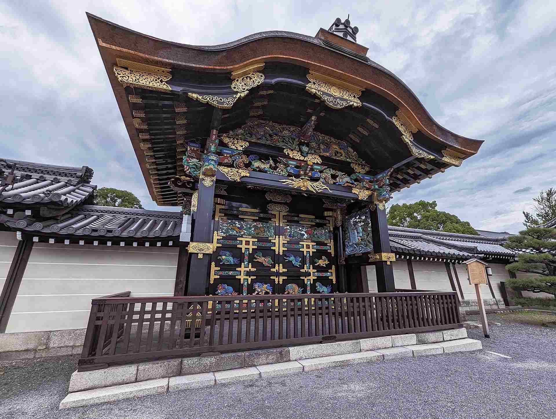 西本願寺唐門。圖取自Wikimedia Commons。©人人生來平等