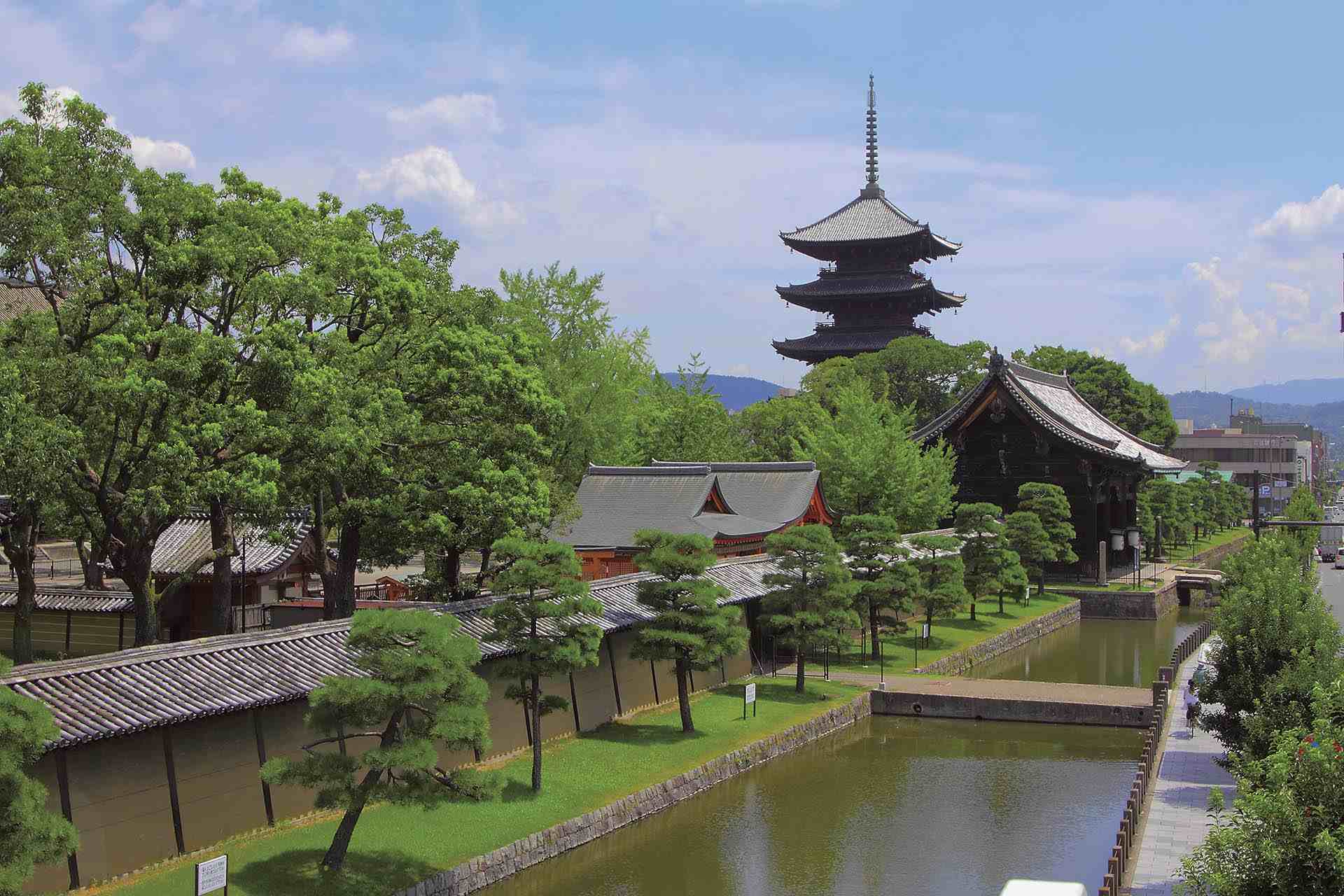 東寺外觀。圖取自Wikimedia Commons。©Kakidai