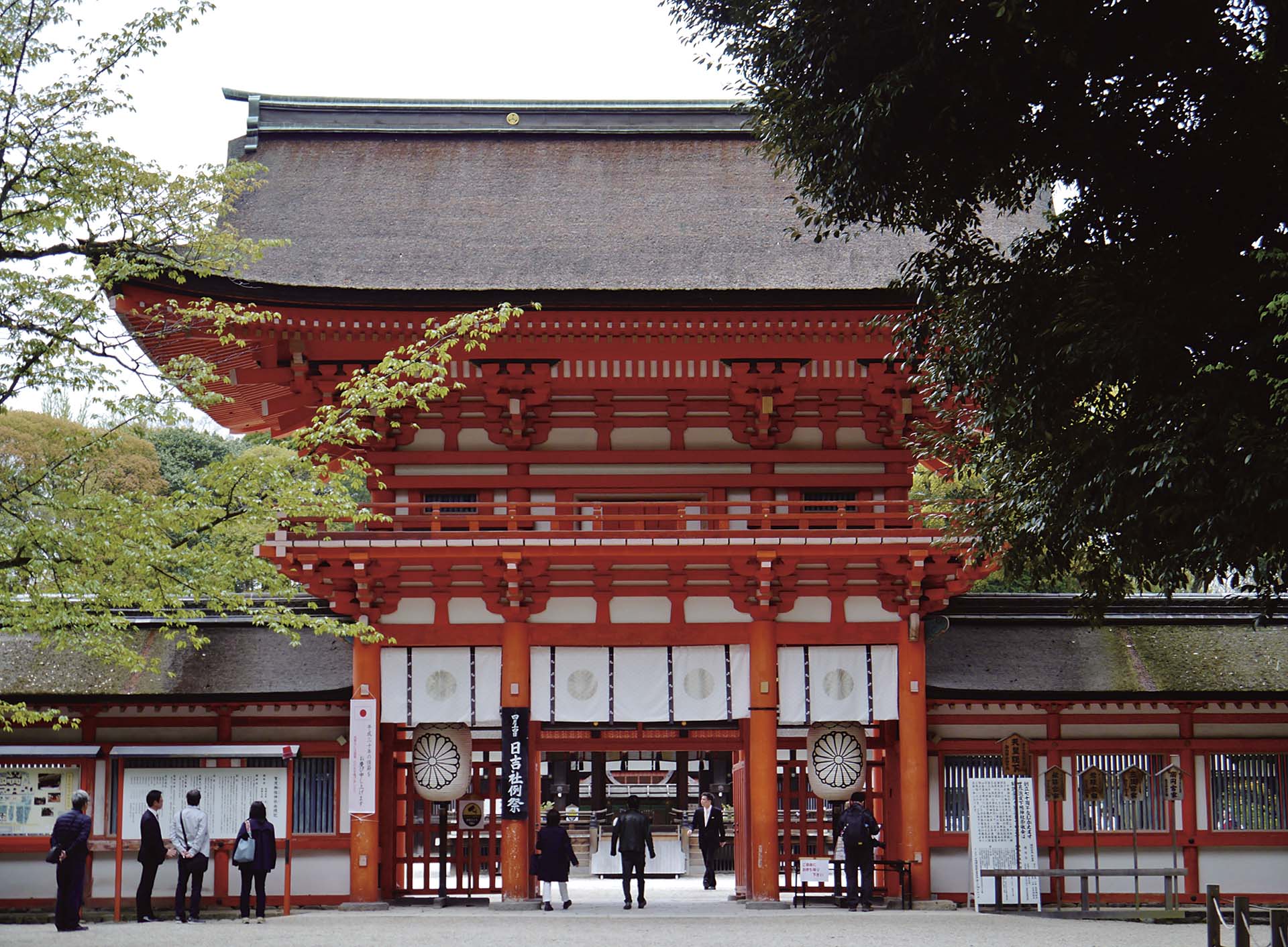 下鴨神社樓門。圖取自Wikimedia Commons。©Zairon