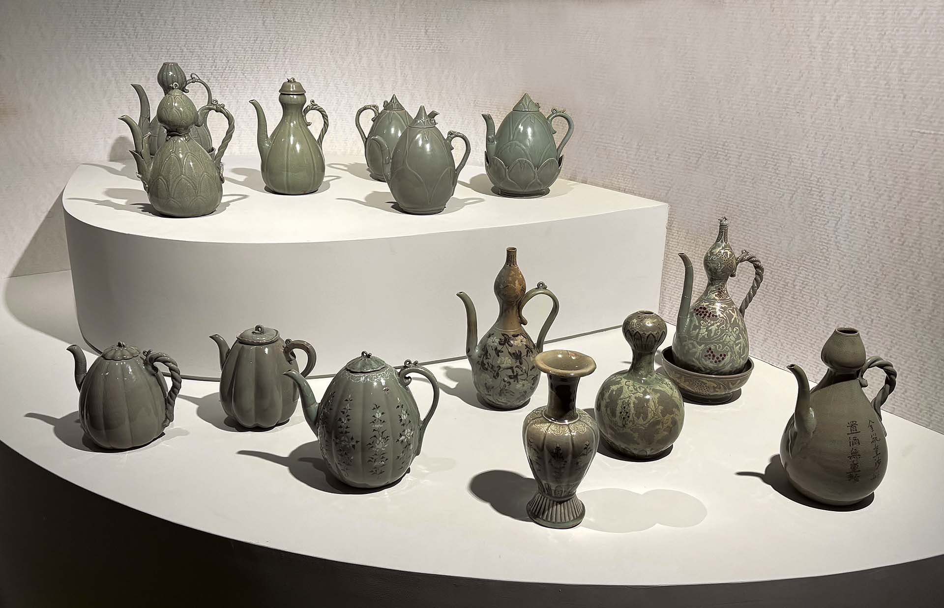 高麗青磁。大花瓶。美品。華道具。名作家海晴窯「鄭正默」作品。國立