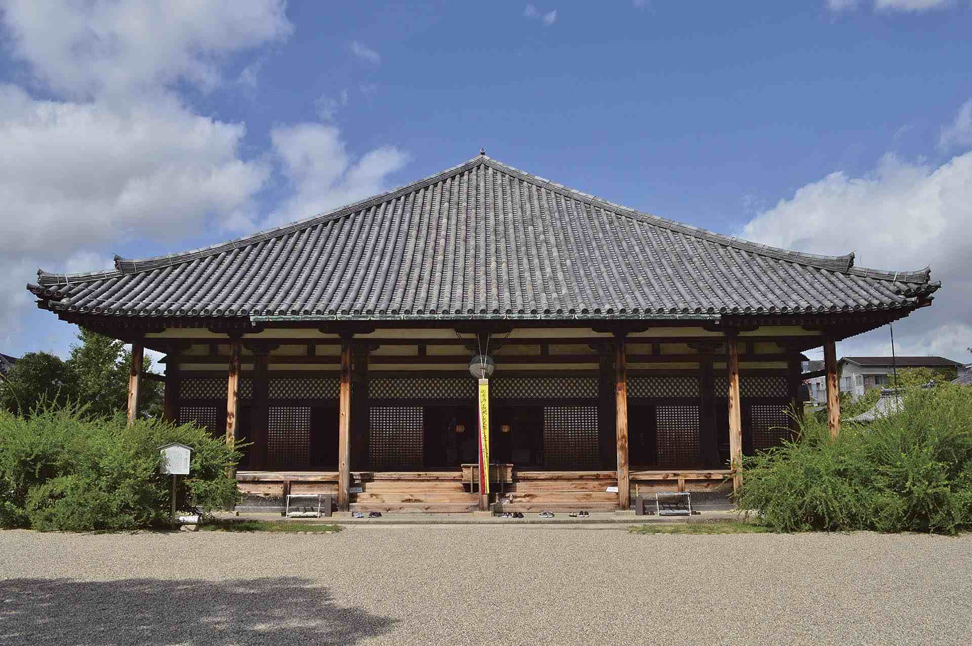 元興寺極樂坊本堂。圖取自Wikimedia Commons。©Saigen Jiro