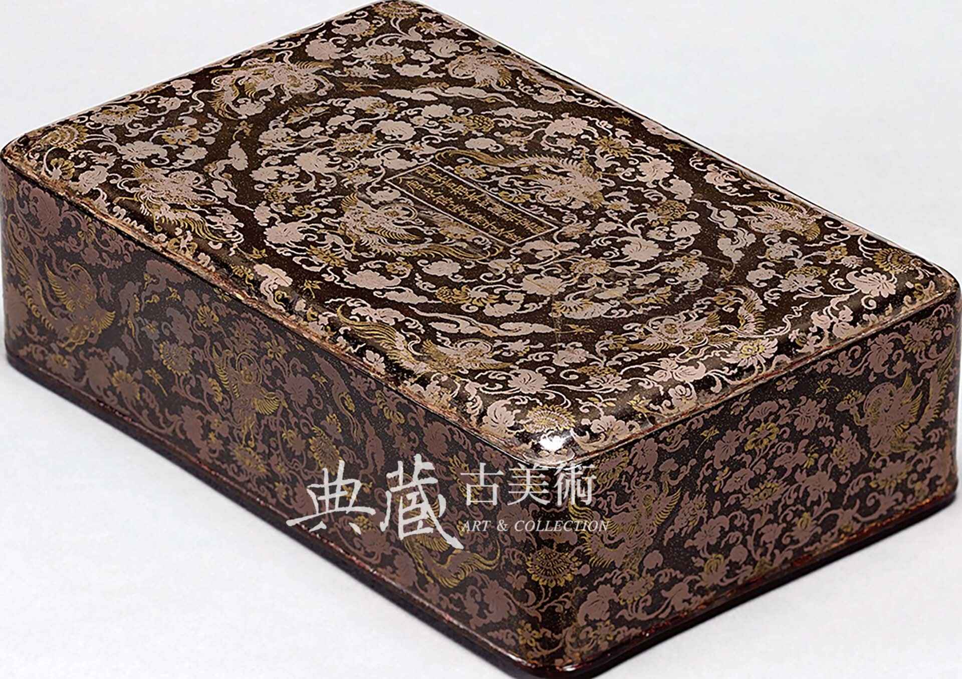 圖7 國寶 平安時代延喜十九年（919）〈寶相華迦陵頻伽蒔繪𡑮冊子箱〉，用於盛裝空海由中國抄錄回的佛經，長37.0公分，寬24.4公分，高8.3公分，京都仁和寺藏。全期展出。