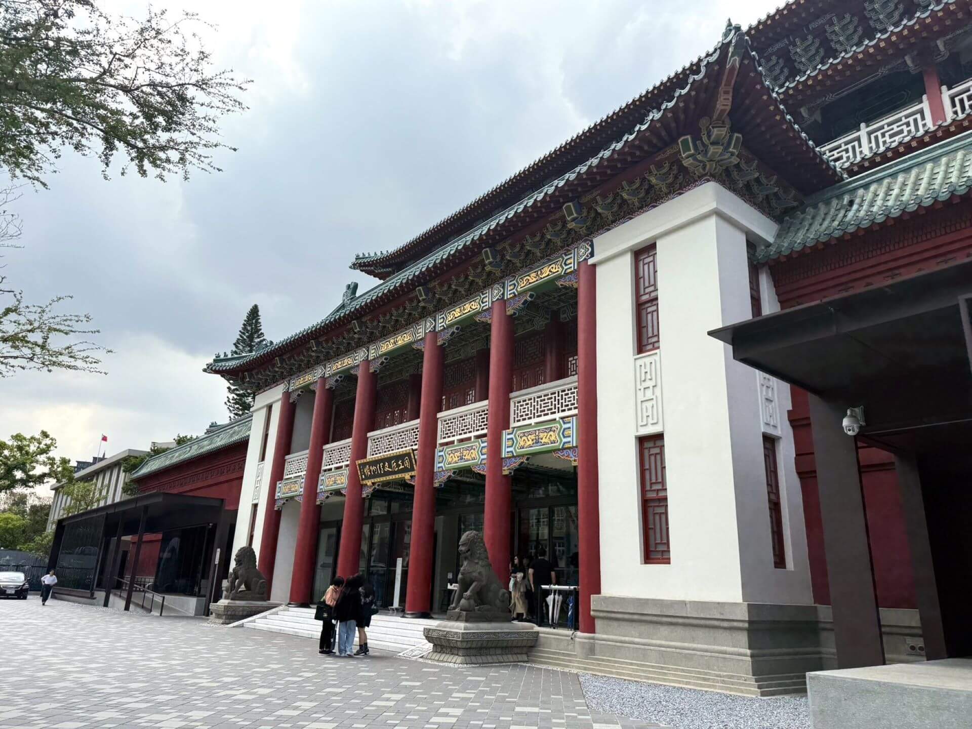 國立歷史博物館外觀，今日舉辦「李奇茂百年展」開幕式。（攝影／朱佑霖）