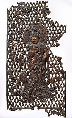 圖2 國寶 奈良時代8世紀〈金銅八角燈火袋羽目板〉，奈良東大寺藏。5月16日至6月15日展出。