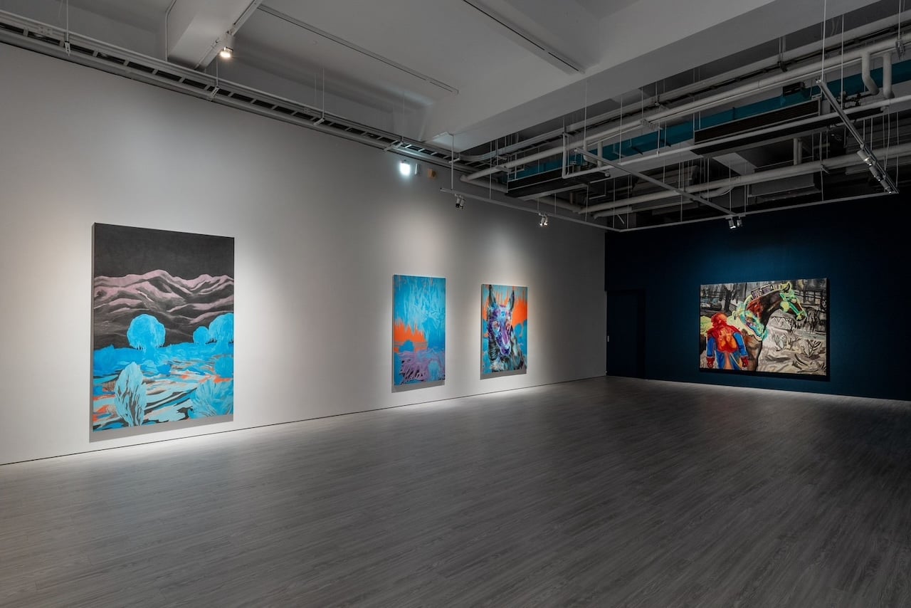 「霓虹森林：轉瞬即逝的歲月拓片」展場一隅。（安卓藝術提供）