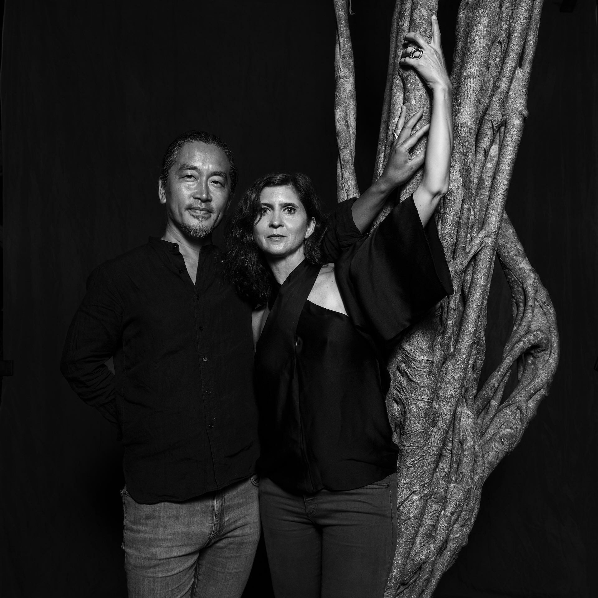 左為燈光師仲西祐介（Yusuke Nakanishi），右為法國攝影師 Lucille Reyboz。 （KYOTOGRAPHIE提供）