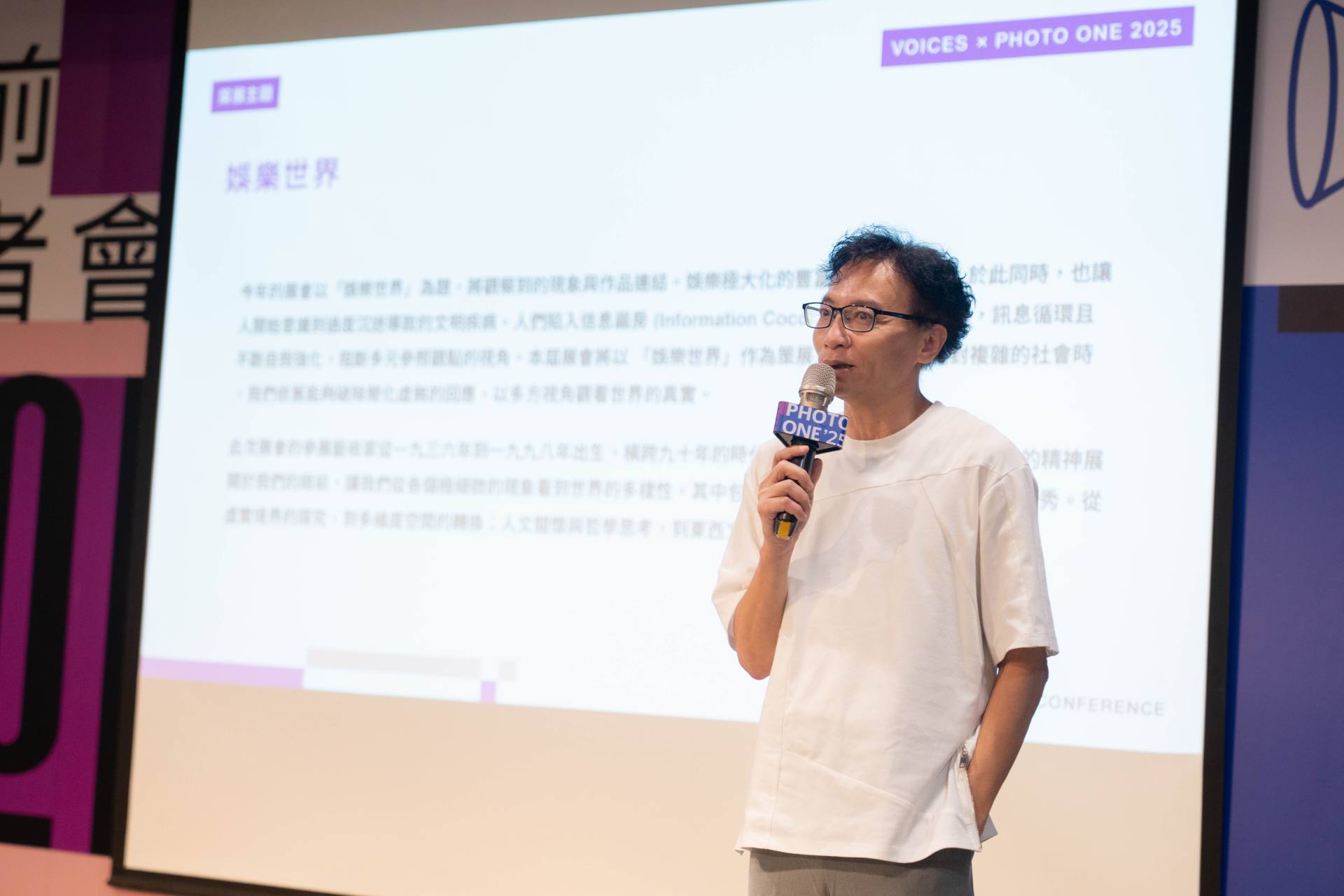 資深策展人王焜生指出本次展件不約而同觸及信息繭房（Information Cocoons）的同質化陷阱。（©ONE ART Taipei）