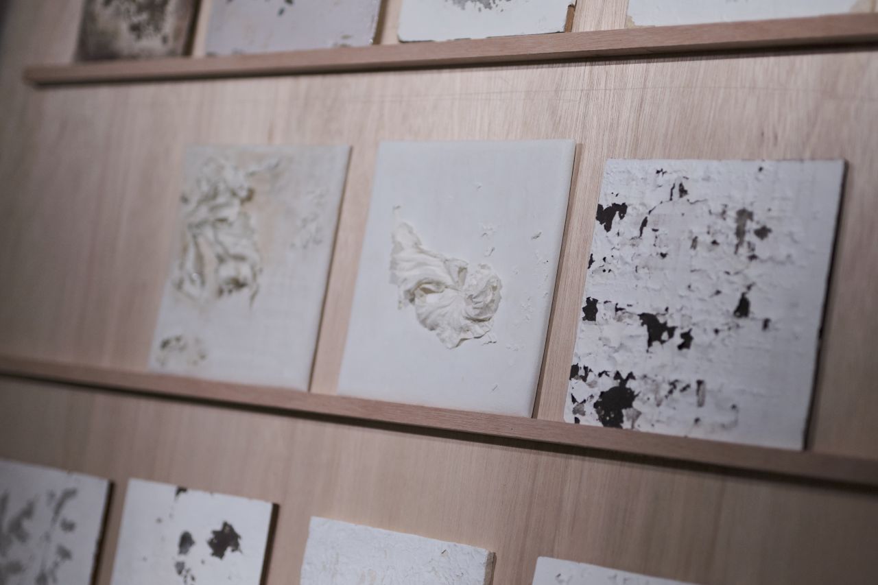 「吐露，於研究小間」於關渡美術館展覽現場。（攝影／楊祐丞，藝術家提供）