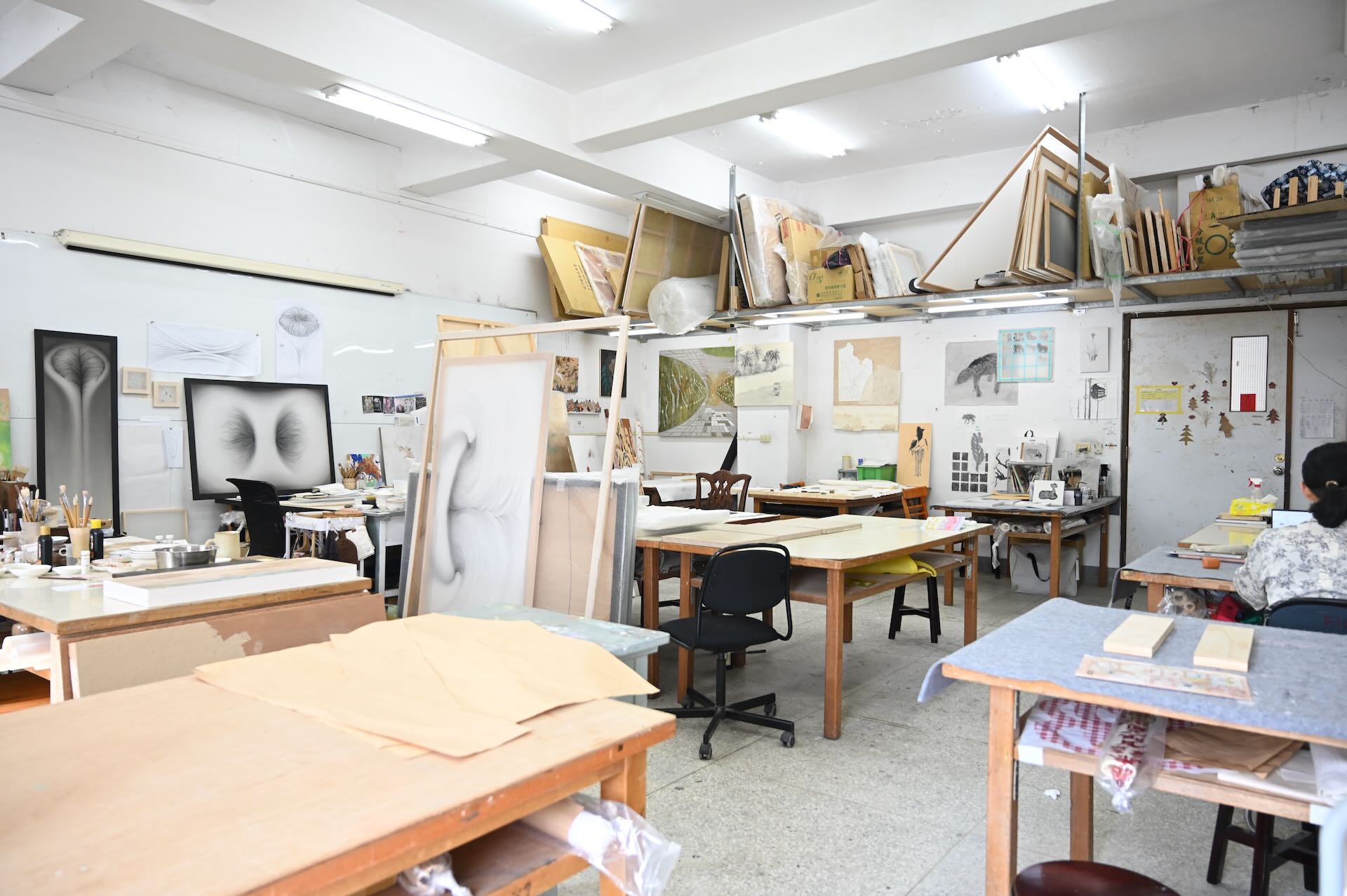 水墨工作室空間。左側為謝綺文工作空間。